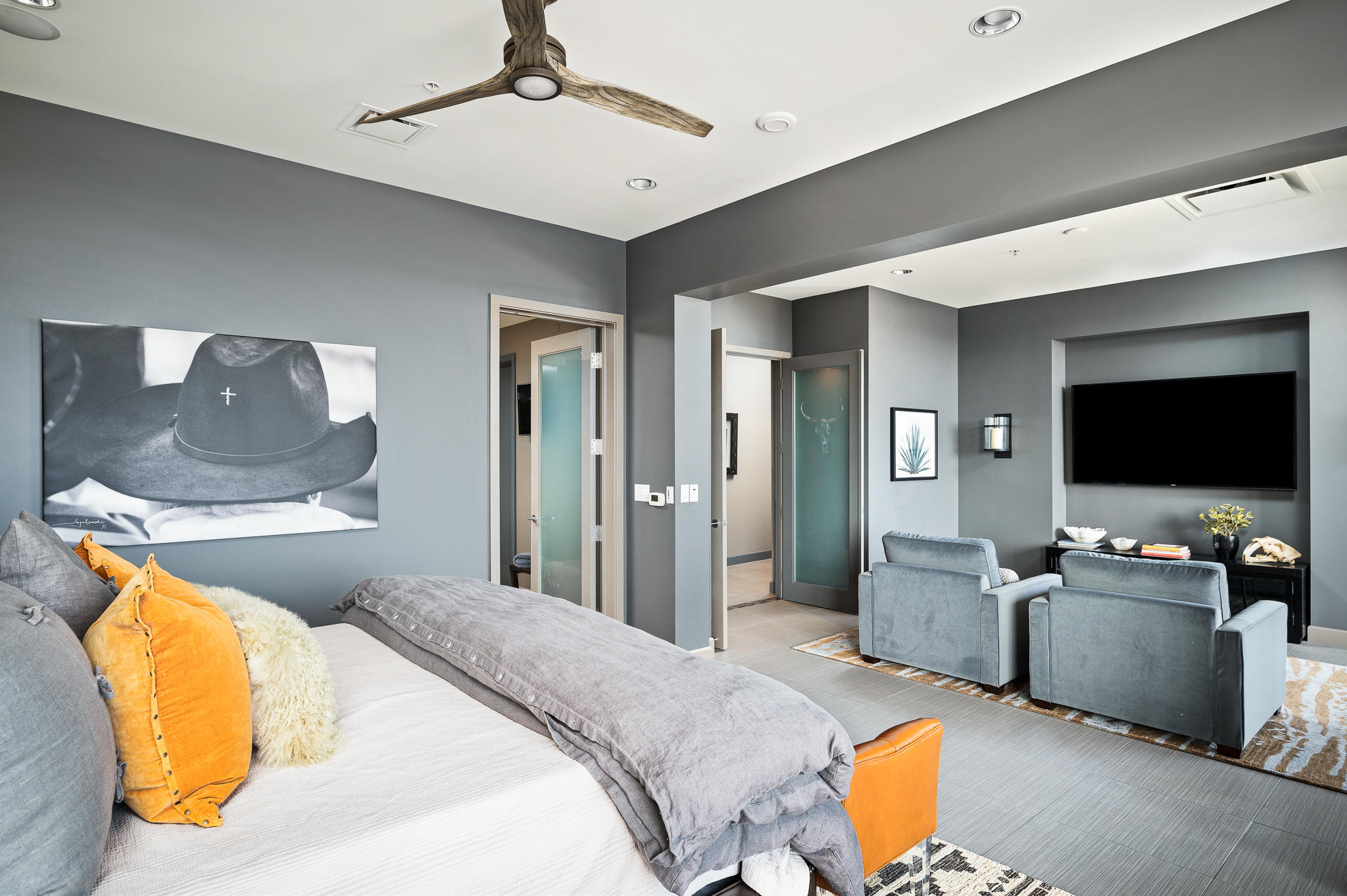 PLAZA LOFTS AT KIERLAND COMMONS - Residential