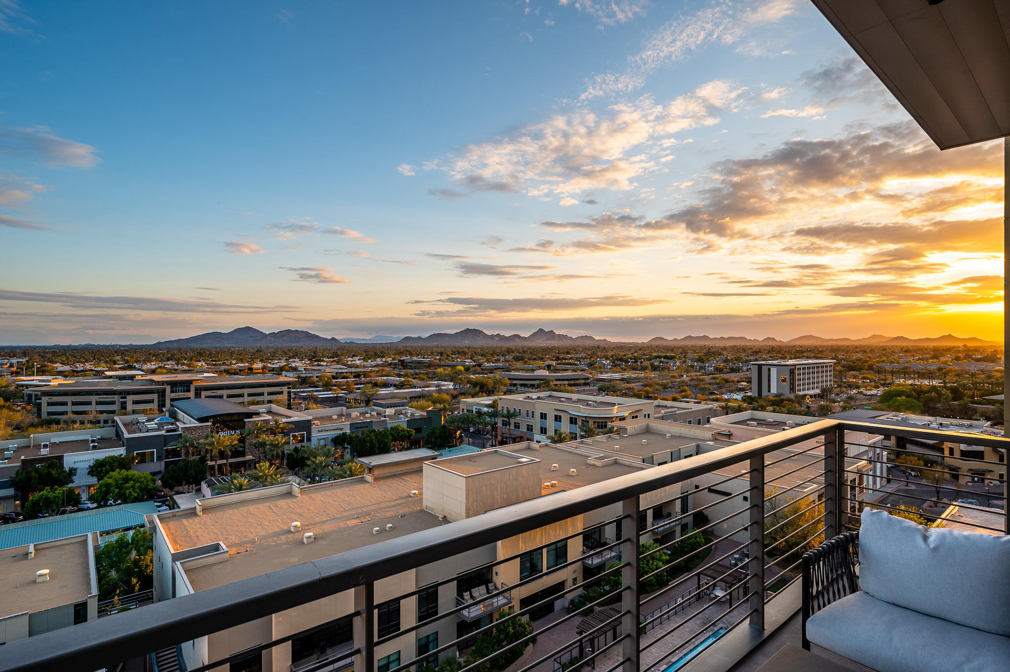PLAZA LOFTS AT KIERLAND COMMONS - Residential