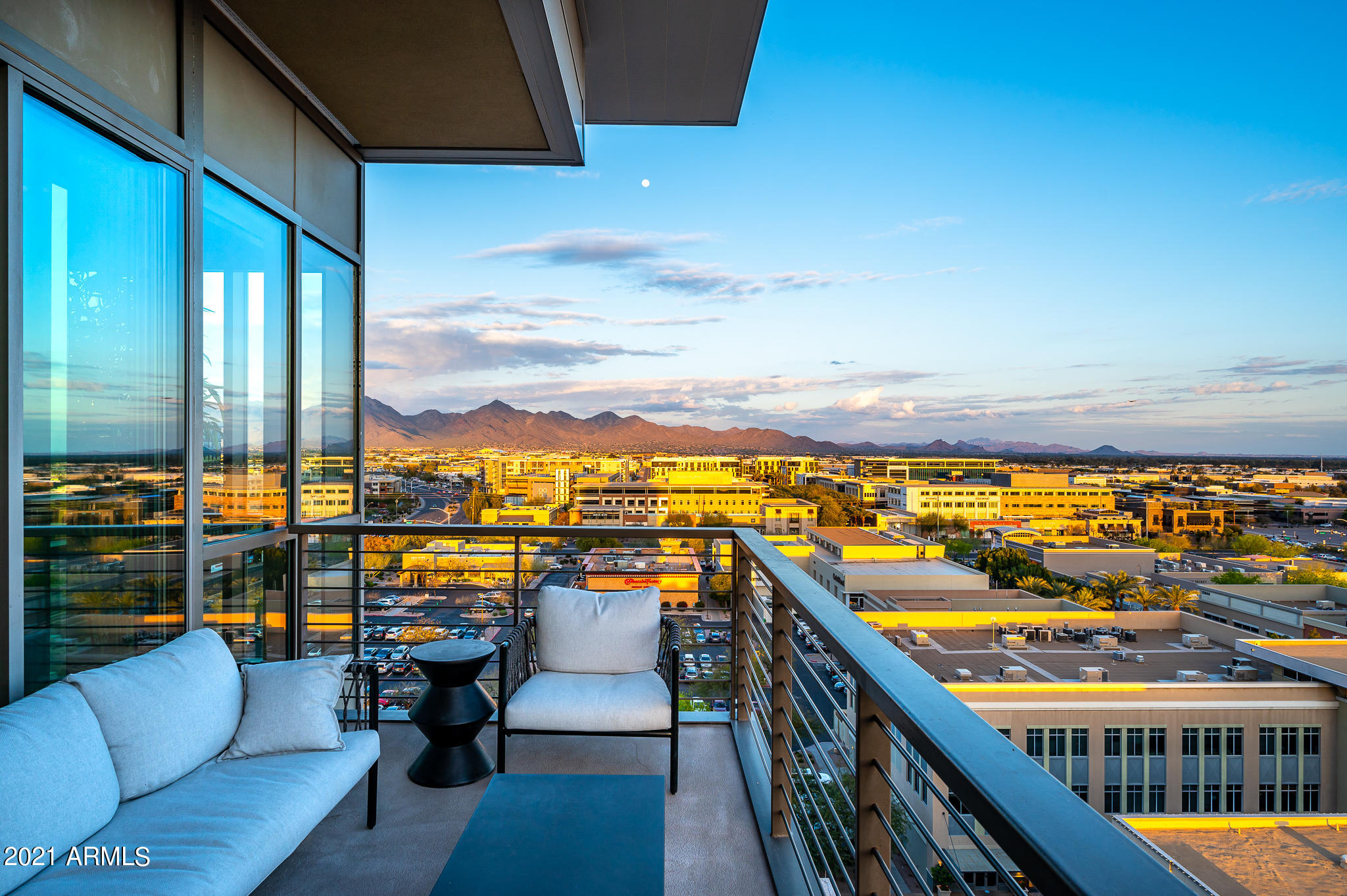 PLAZA LOFTS AT KIERLAND COMMONS - Residential