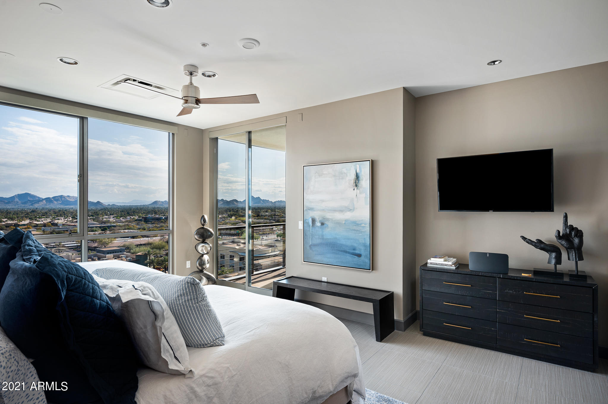 PLAZA LOFTS AT KIERLAND COMMONS - Residential