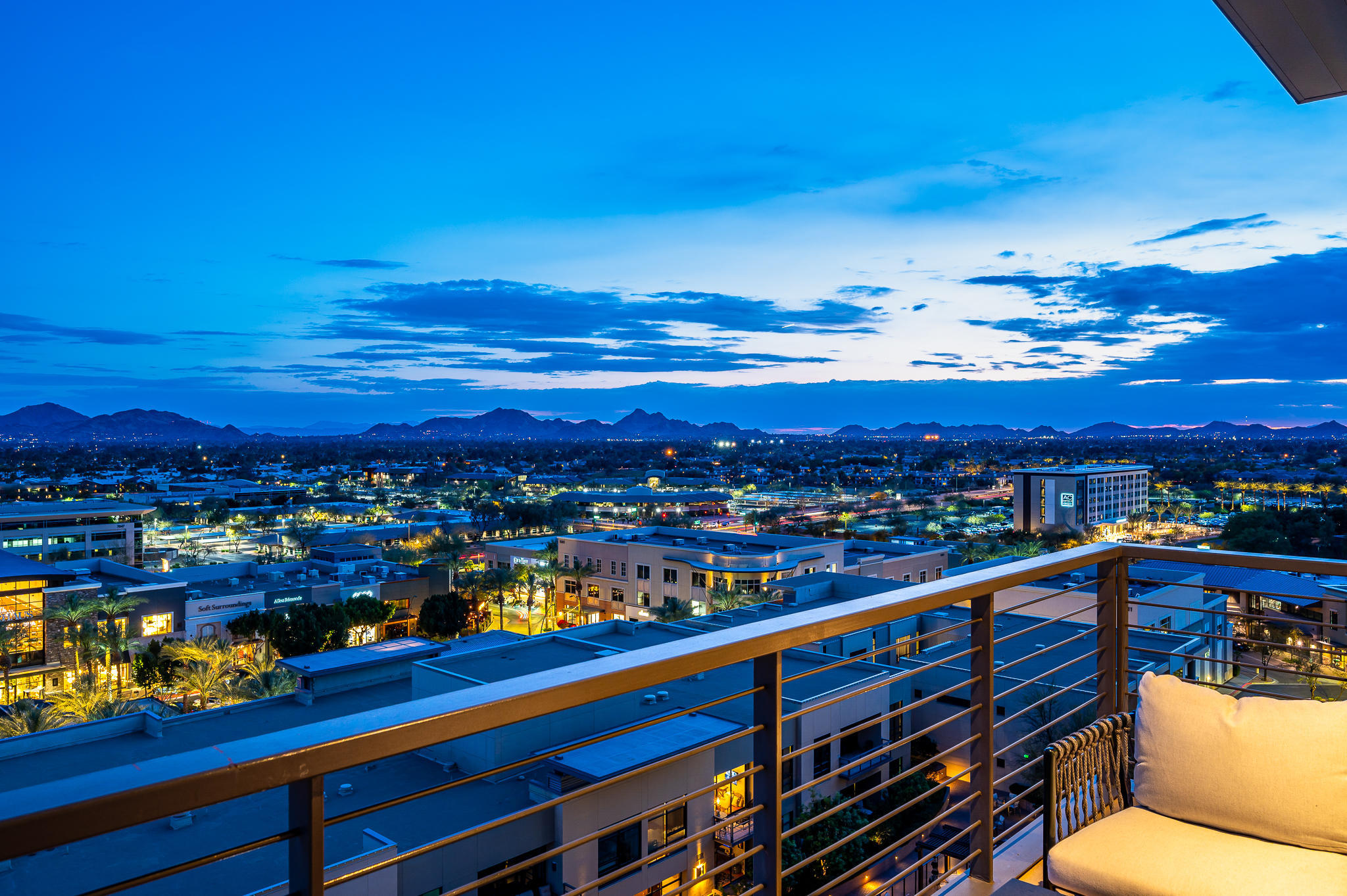 PLAZA LOFTS AT KIERLAND COMMONS - Residential