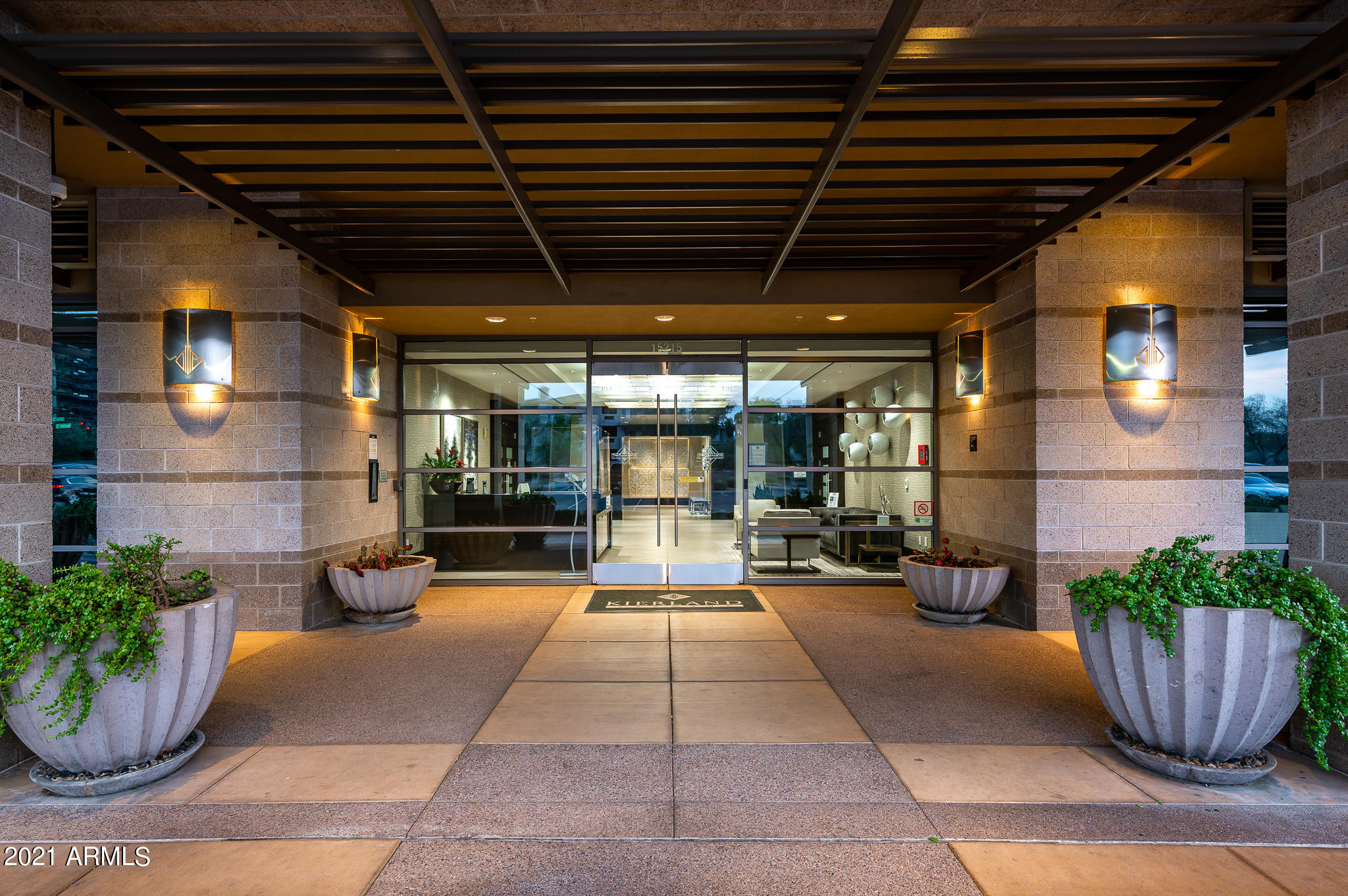 PLAZA LOFTS AT KIERLAND COMMONS - Residential