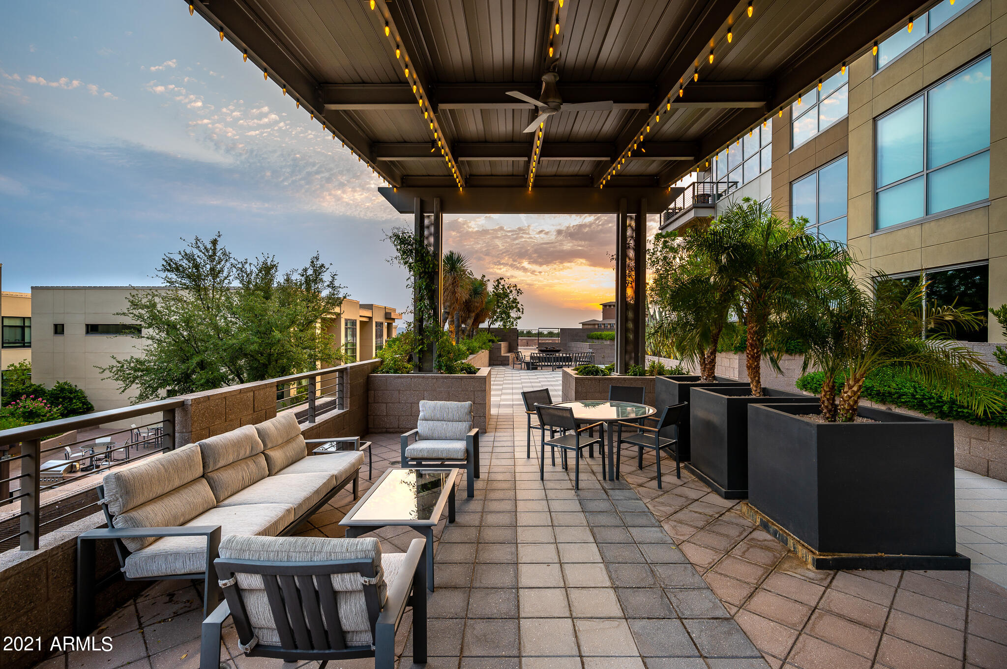 PLAZA LOFTS AT KIERLAND COMMONS - Residential