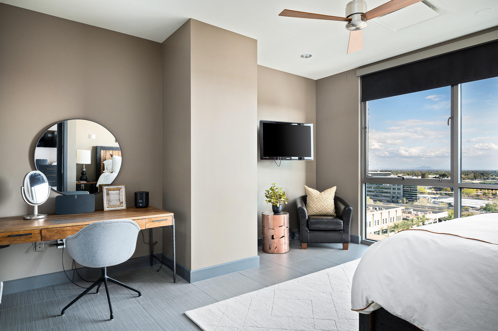 PLAZA LOFTS AT KIERLAND COMMONS - Residential