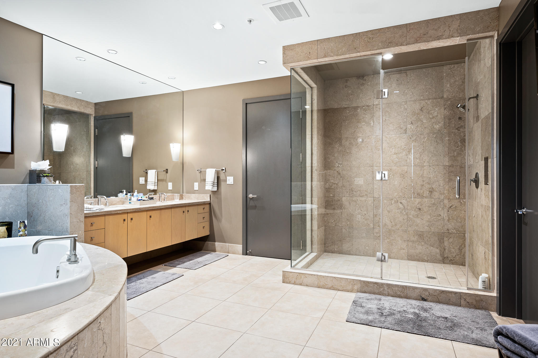 PLAZA LOFTS AT KIERLAND COMMONS - Residential