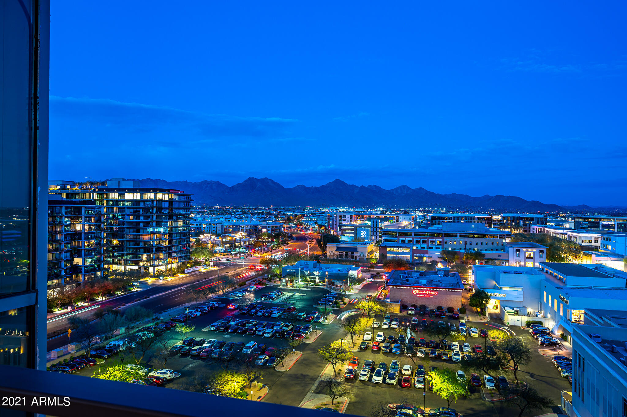 PLAZA LOFTS AT KIERLAND COMMONS - Residential