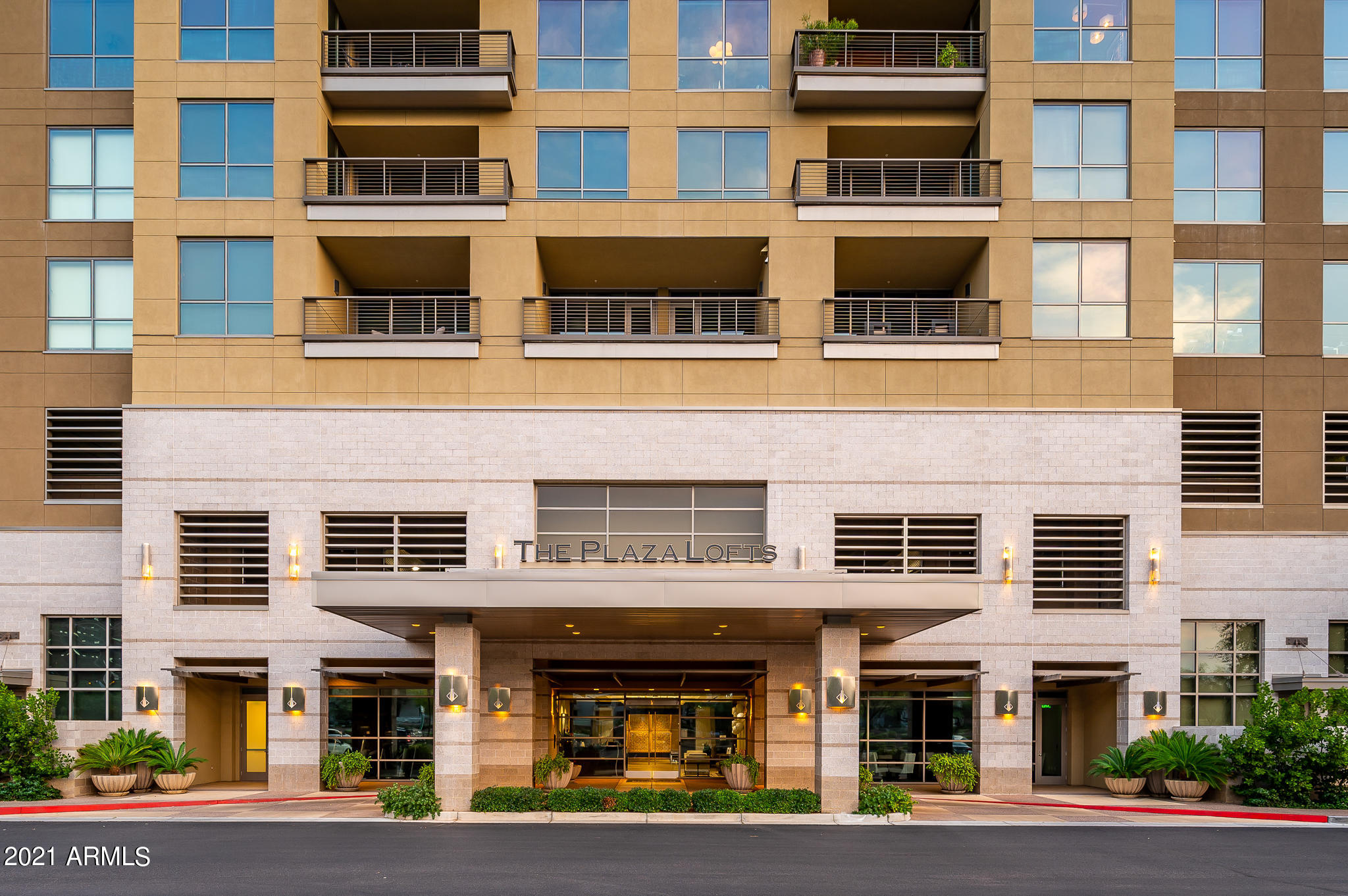 PLAZA LOFTS AT KIERLAND COMMONS - Residential
