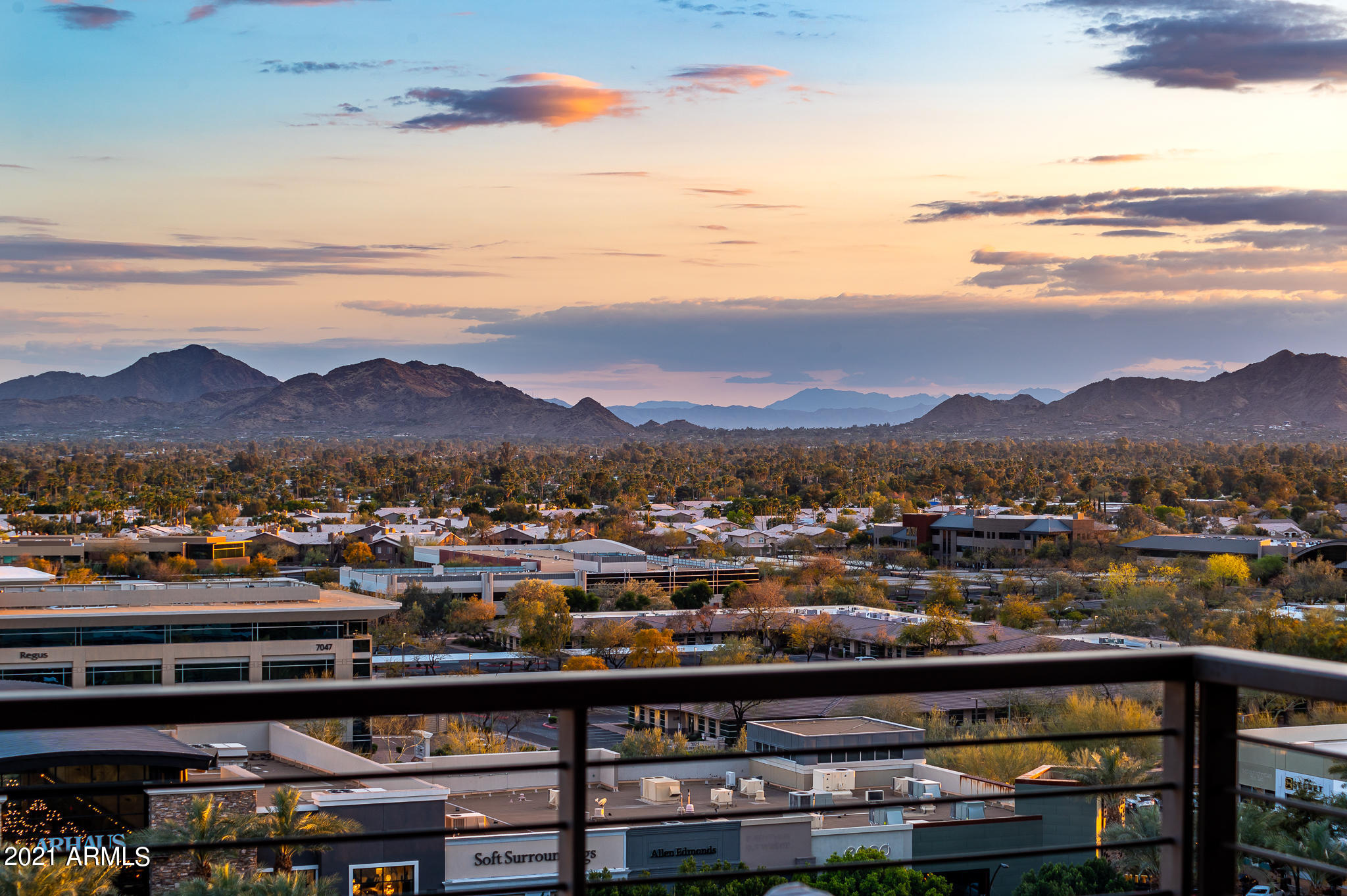 PLAZA LOFTS AT KIERLAND COMMONS - Residential