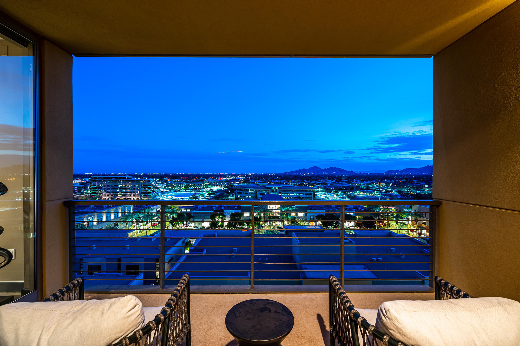 PLAZA LOFTS AT KIERLAND COMMONS - Residential