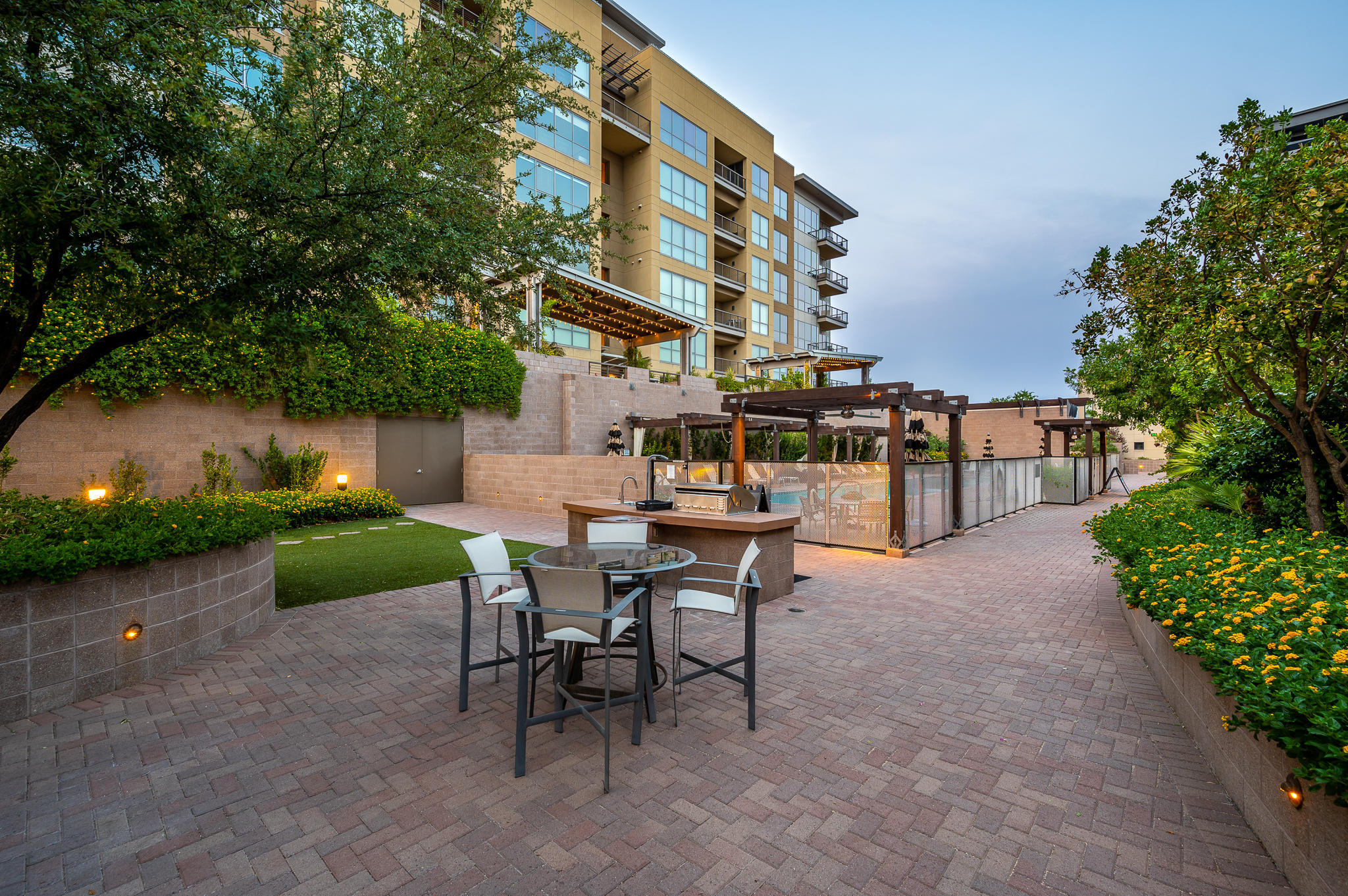 PLAZA LOFTS AT KIERLAND COMMONS - Residential