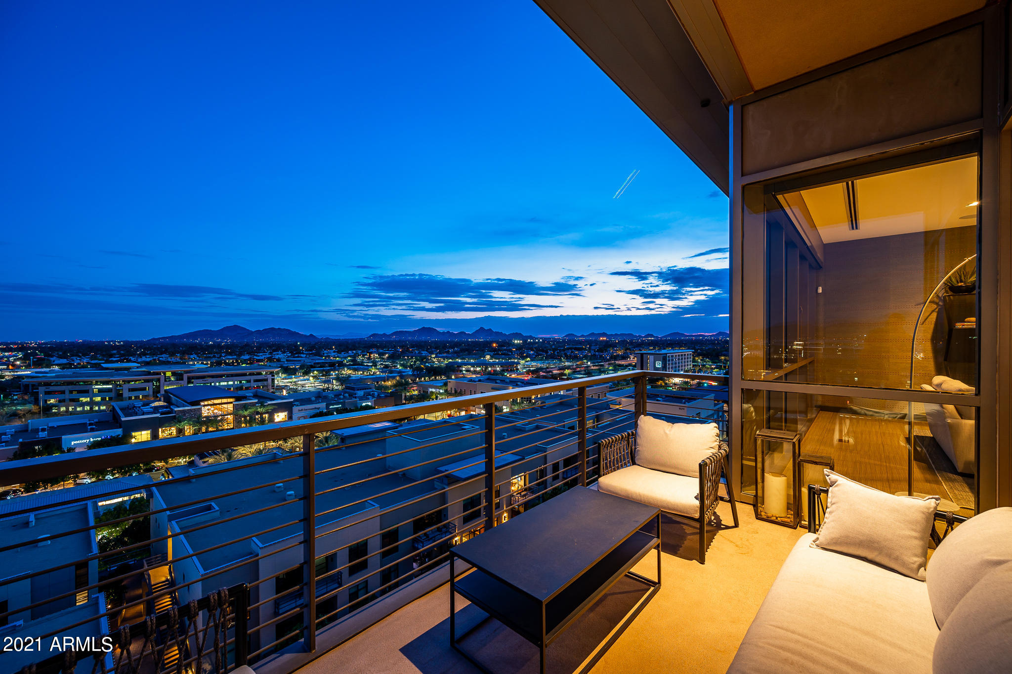PLAZA LOFTS AT KIERLAND COMMONS - Residential