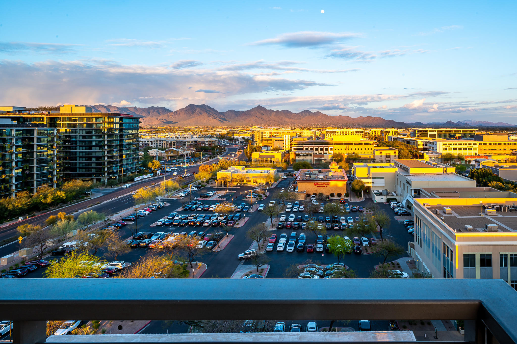 PLAZA LOFTS AT KIERLAND COMMONS - Residential