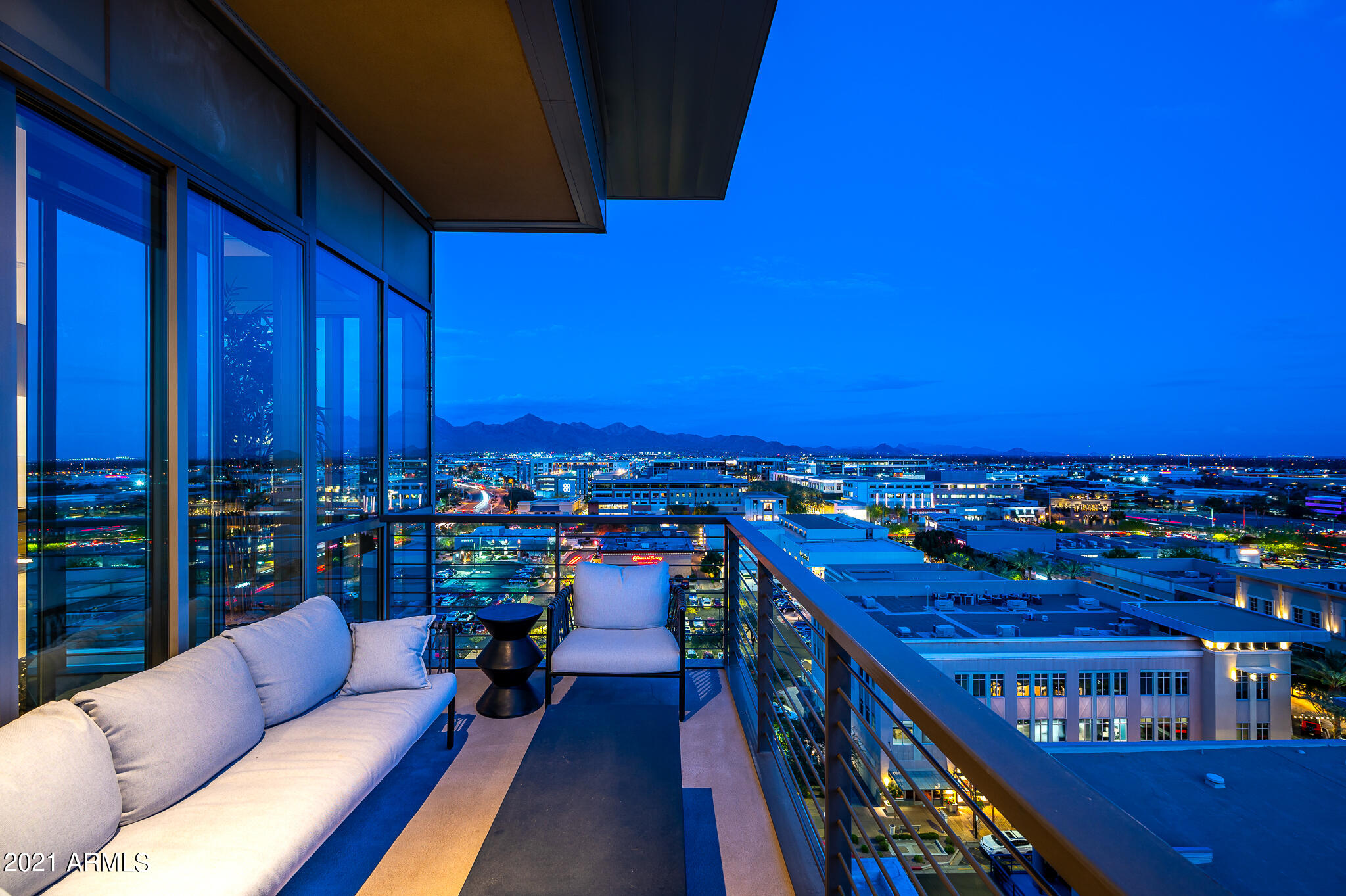 PLAZA LOFTS AT KIERLAND COMMONS - Residential