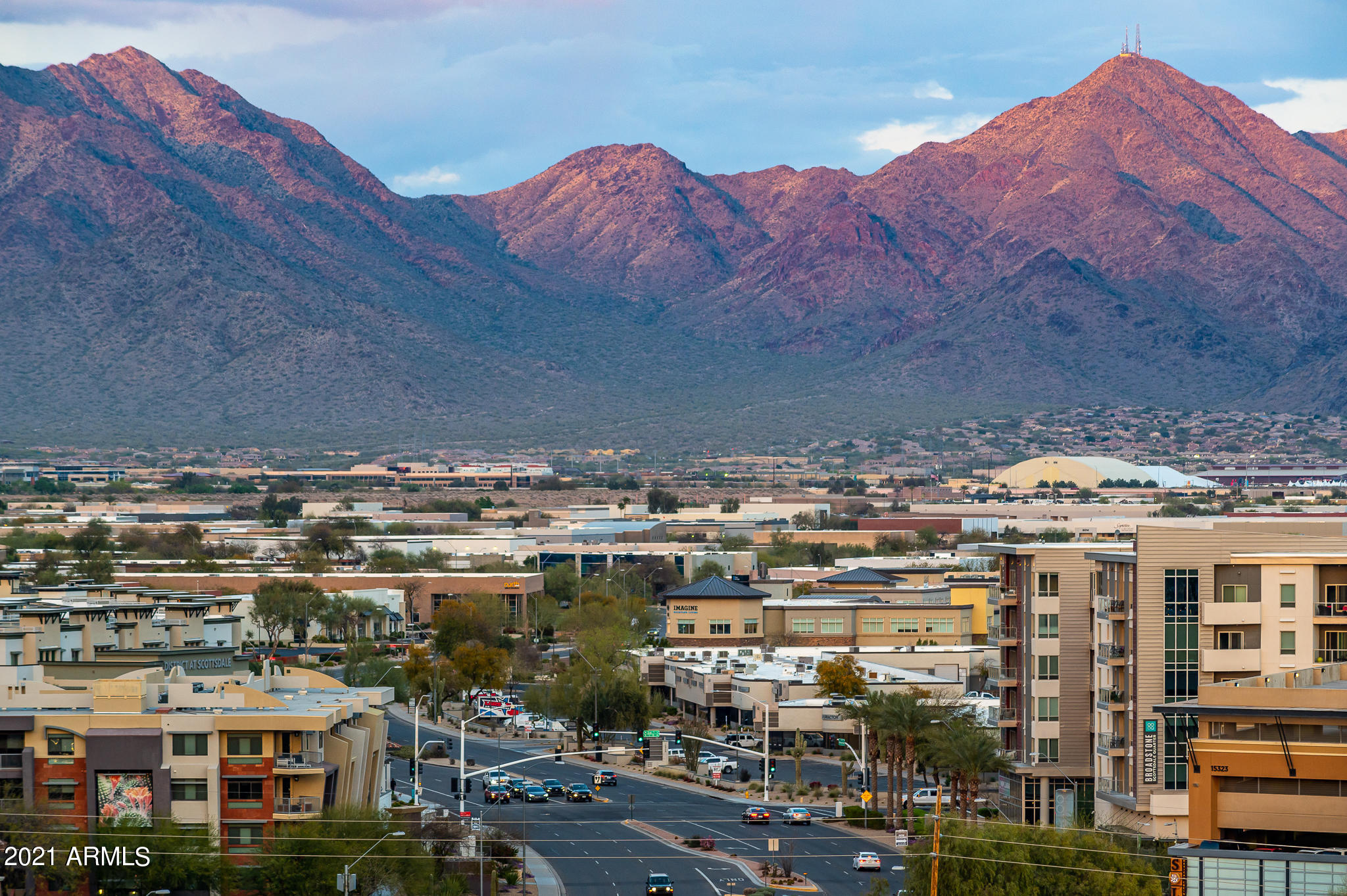 PLAZA LOFTS AT KIERLAND COMMONS - Residential