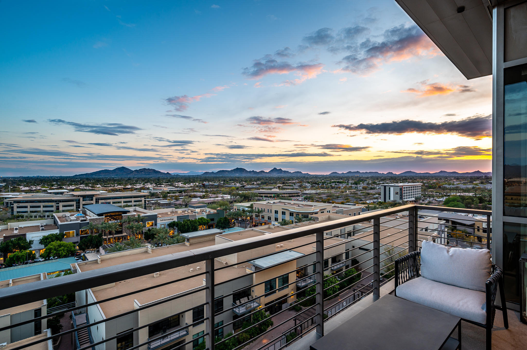 PLAZA LOFTS AT KIERLAND COMMONS - Residential
