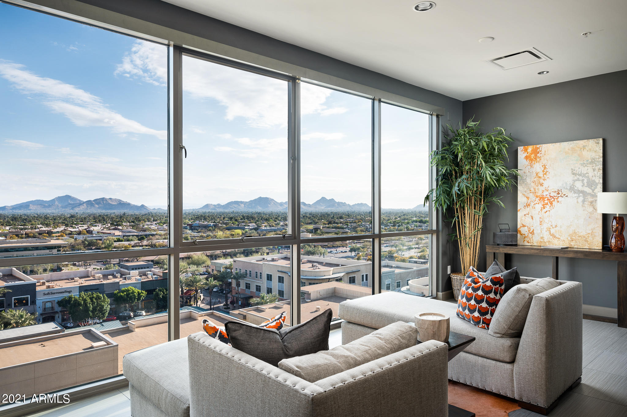 PLAZA LOFTS AT KIERLAND COMMONS - Residential