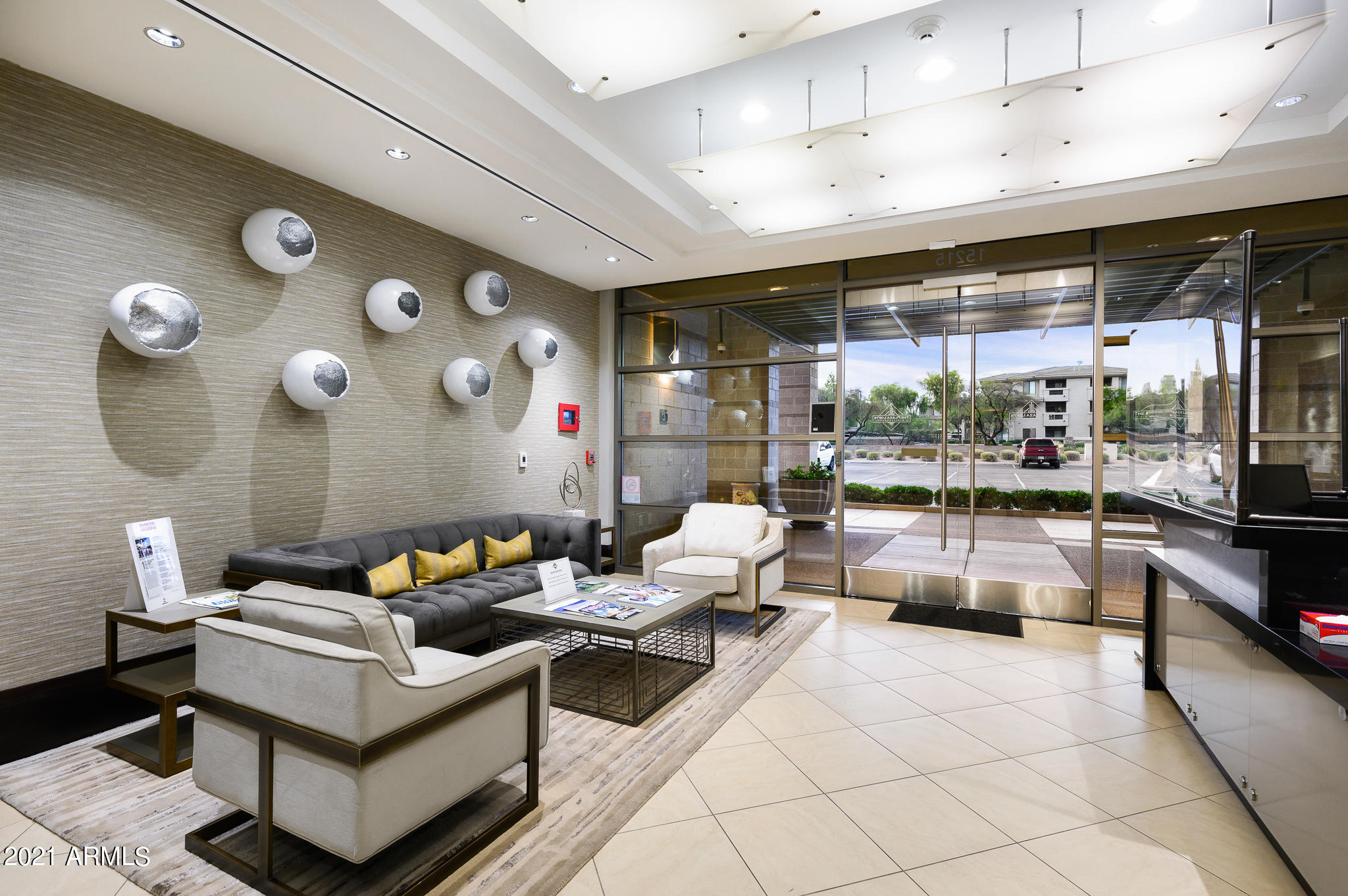 PLAZA LOFTS AT KIERLAND COMMONS - Residential