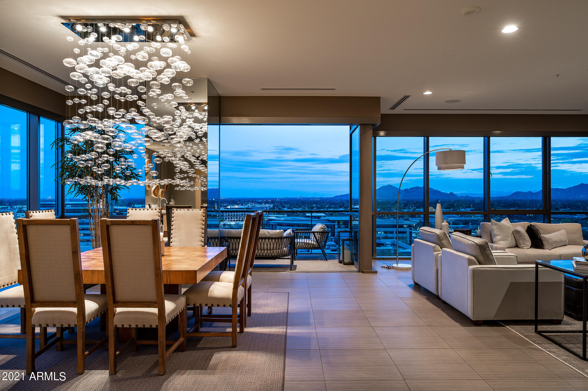 PLAZA LOFTS AT KIERLAND COMMONS - Residential