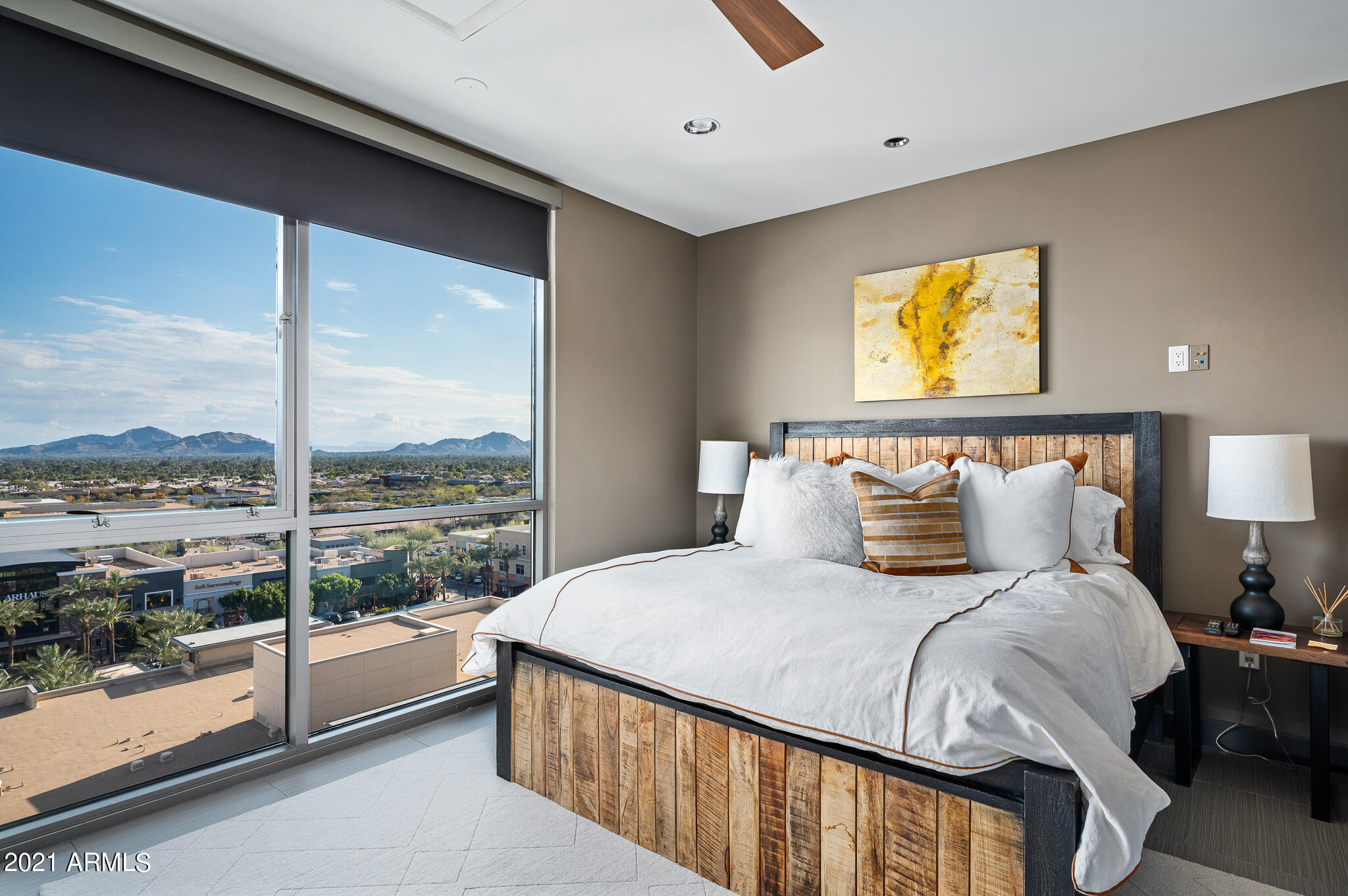 PLAZA LOFTS AT KIERLAND COMMONS - Residential