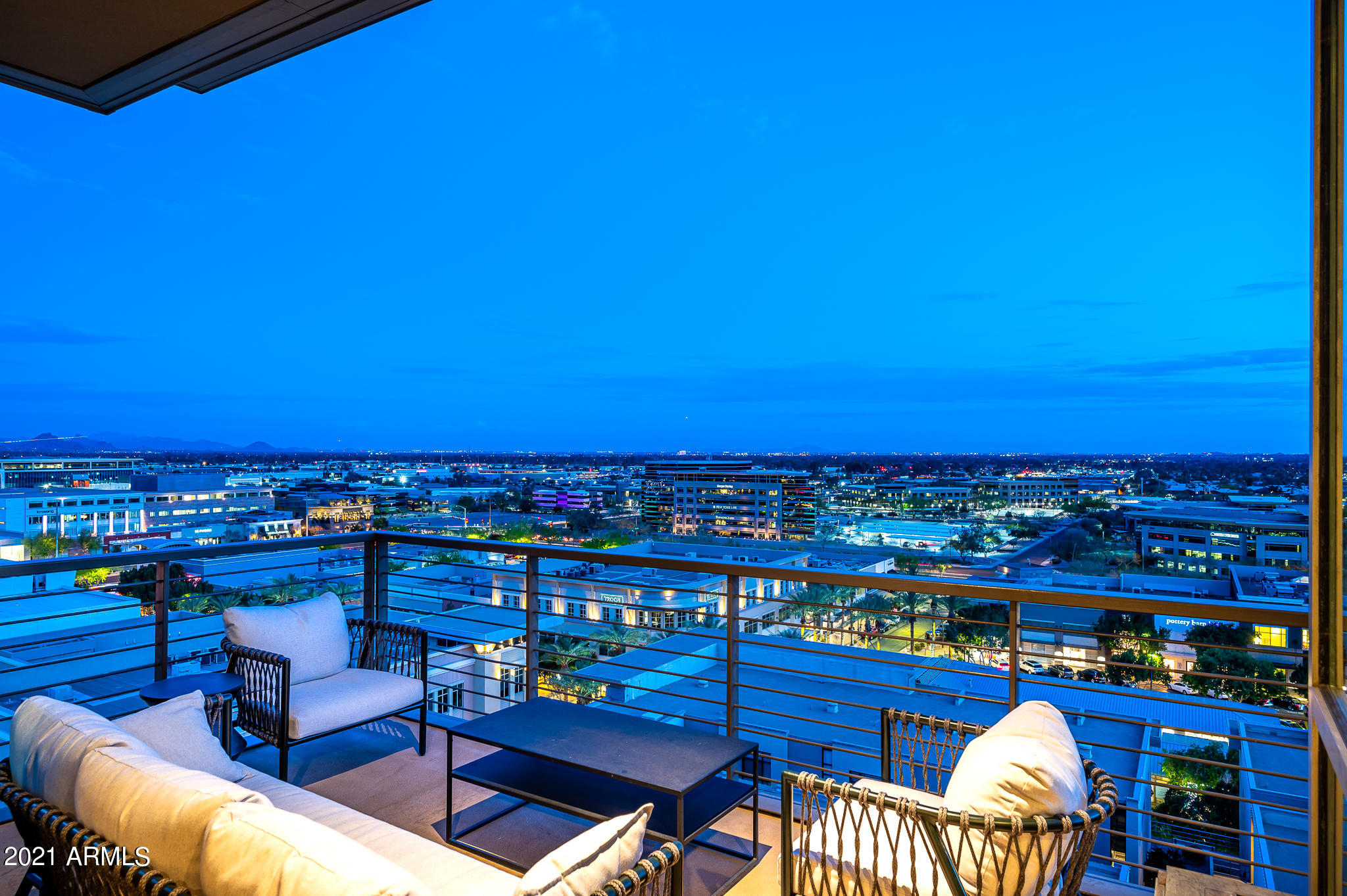 PLAZA LOFTS AT KIERLAND COMMONS - Residential