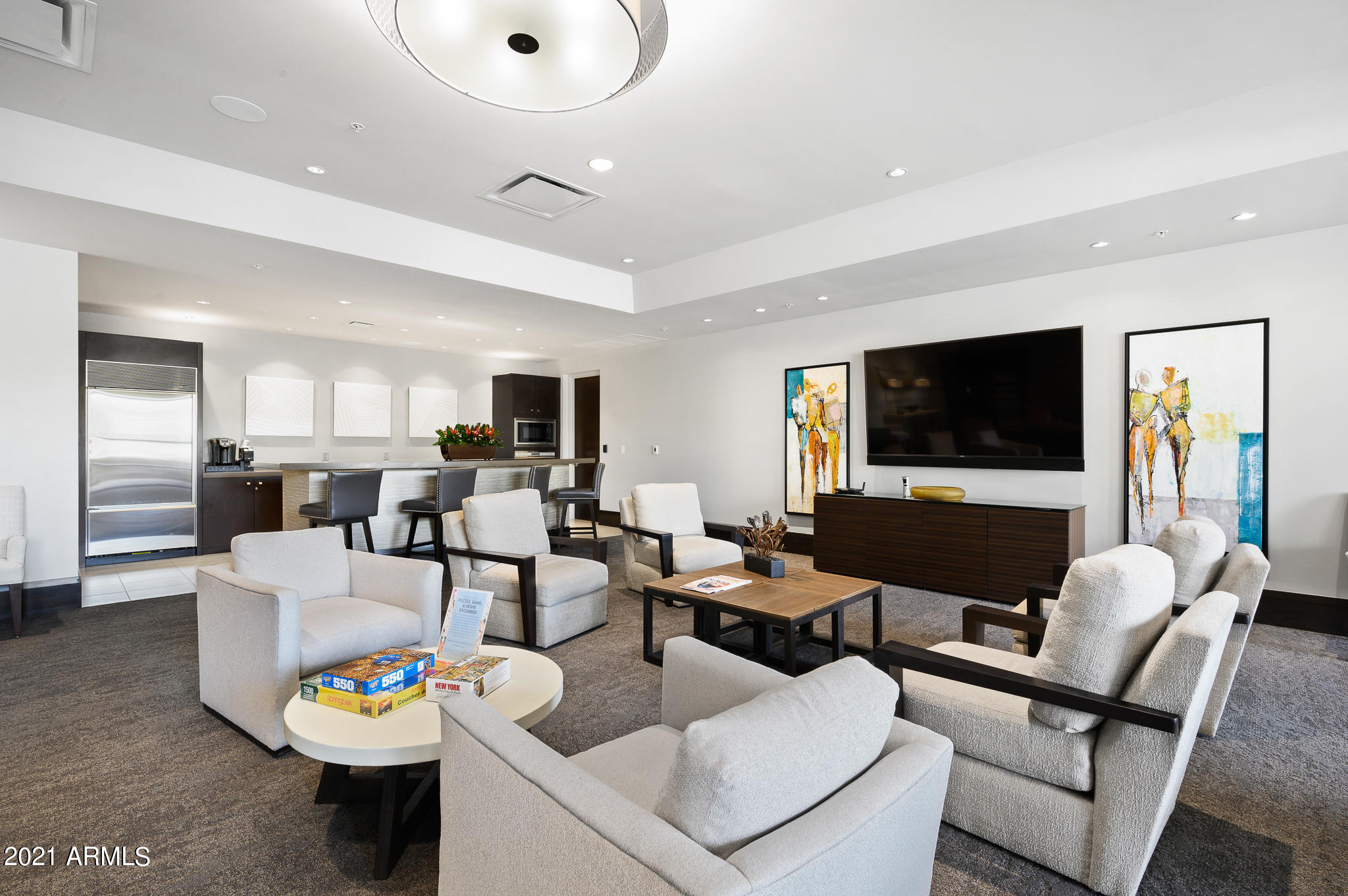 PLAZA LOFTS AT KIERLAND COMMONS - Residential