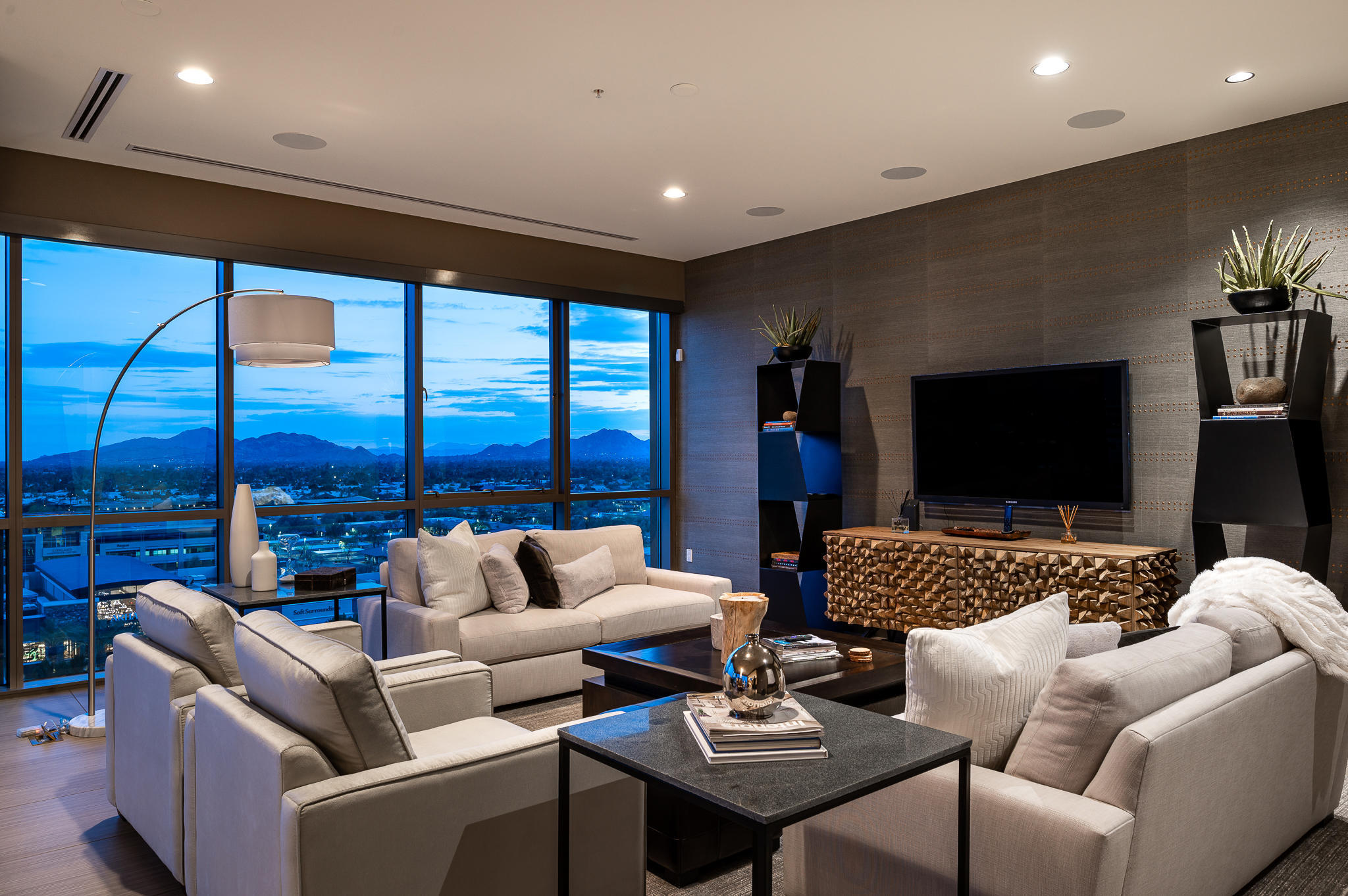 PLAZA LOFTS AT KIERLAND COMMONS - Residential