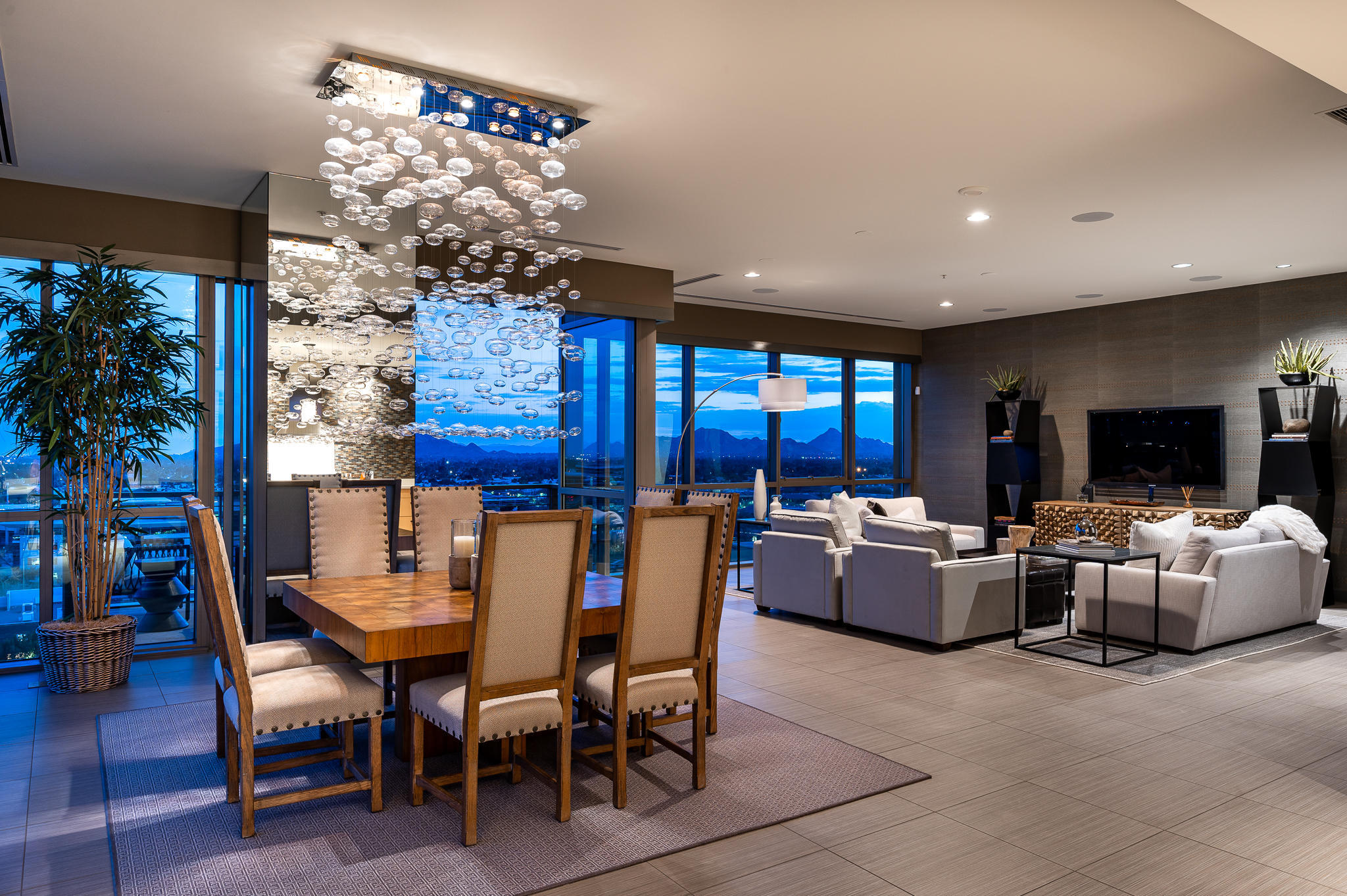 PLAZA LOFTS AT KIERLAND COMMONS - Residential