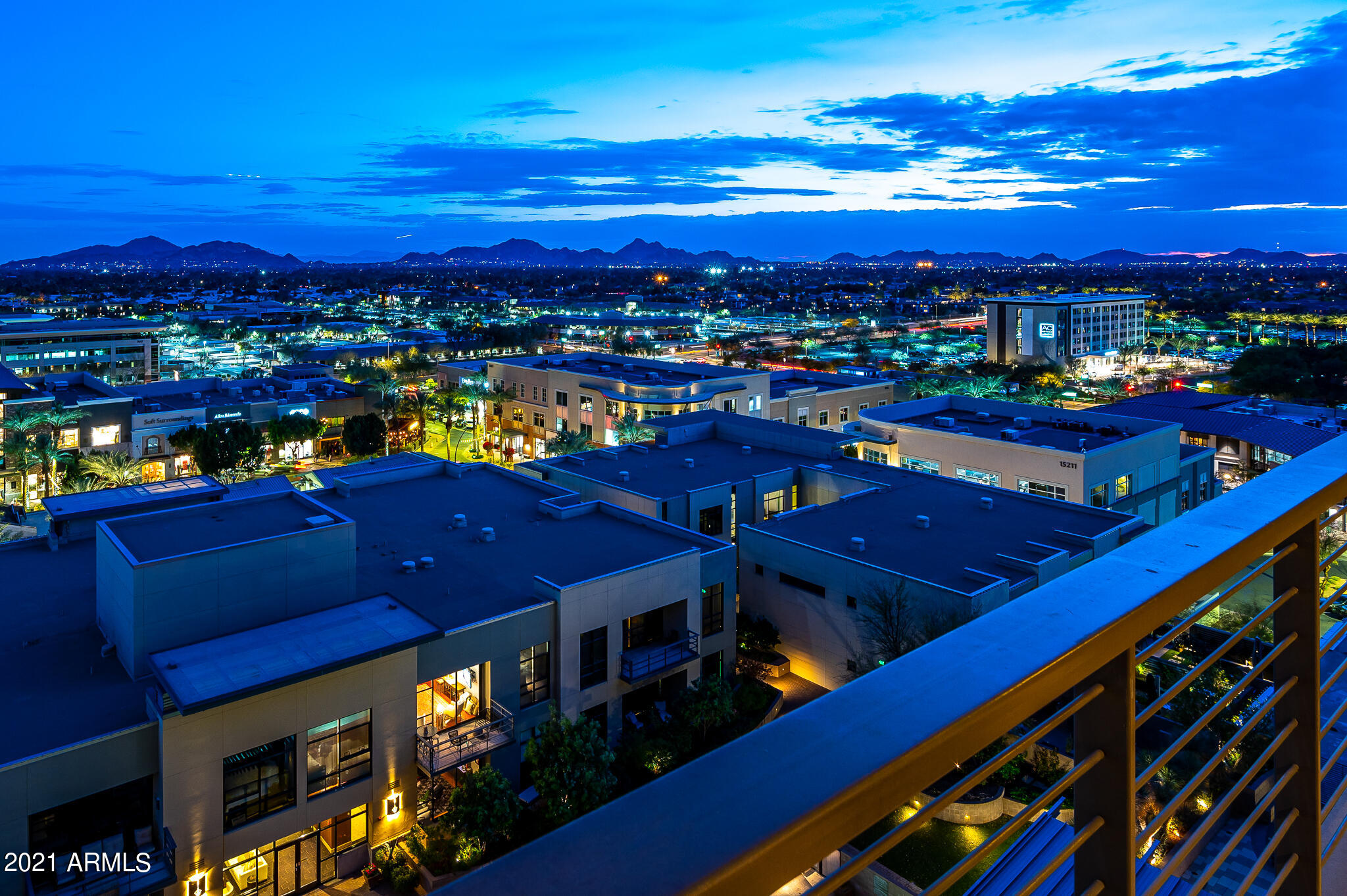 PLAZA LOFTS AT KIERLAND COMMONS - Residential