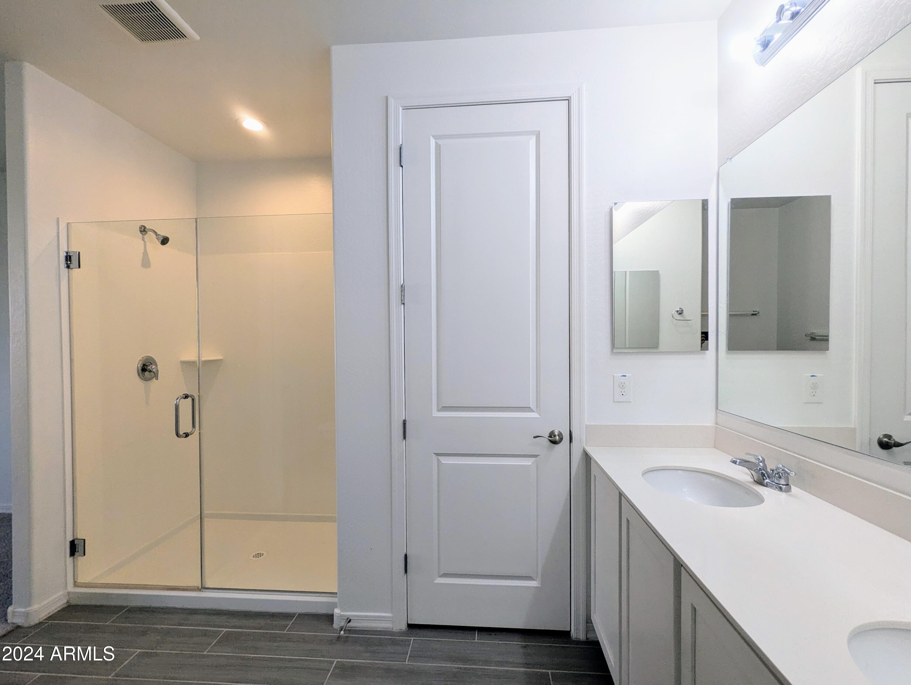 DESTINATION AT GATEWAY EAST PHASE 1 - Residential Lease