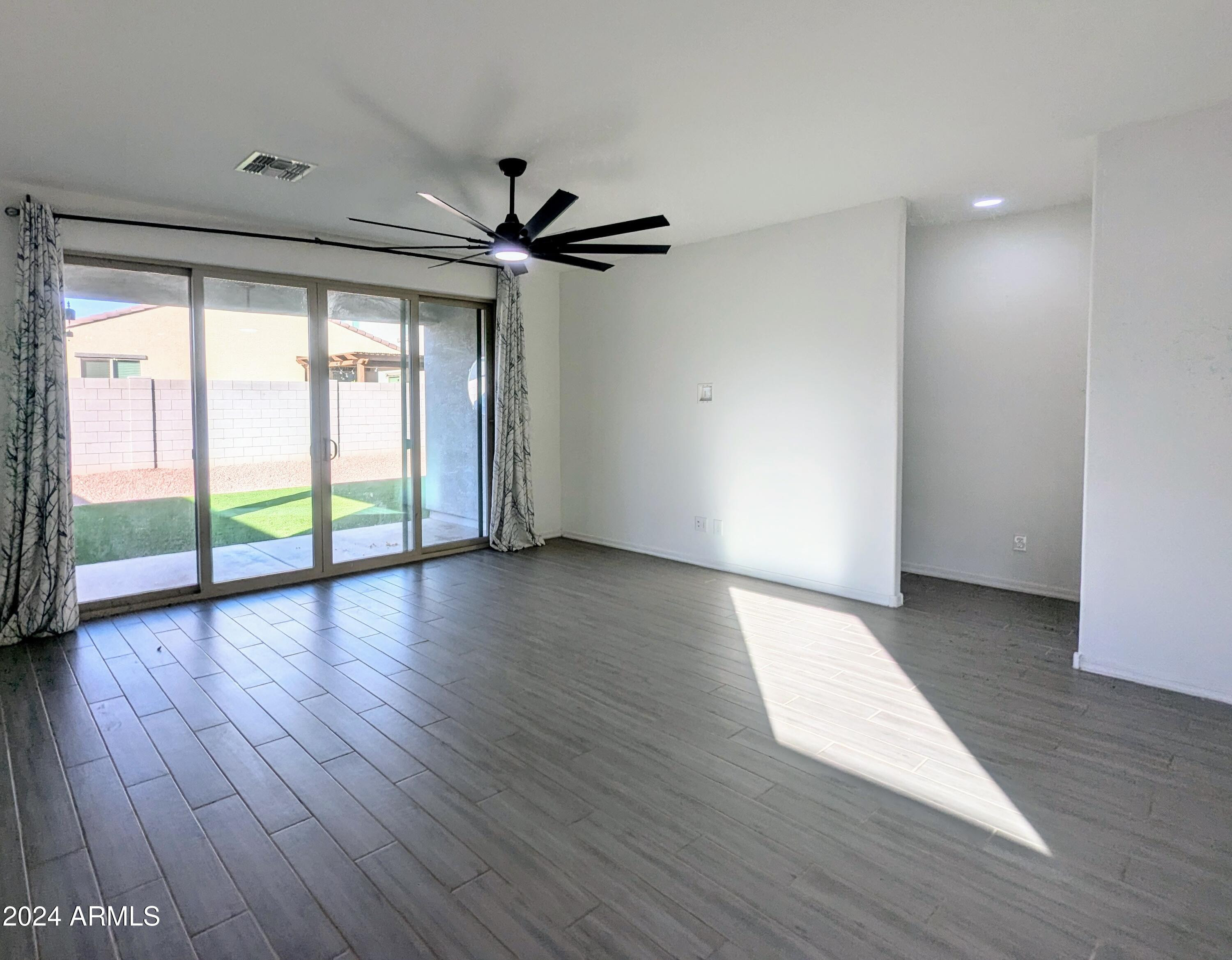DESTINATION AT GATEWAY EAST PHASE 1 - Residential Lease