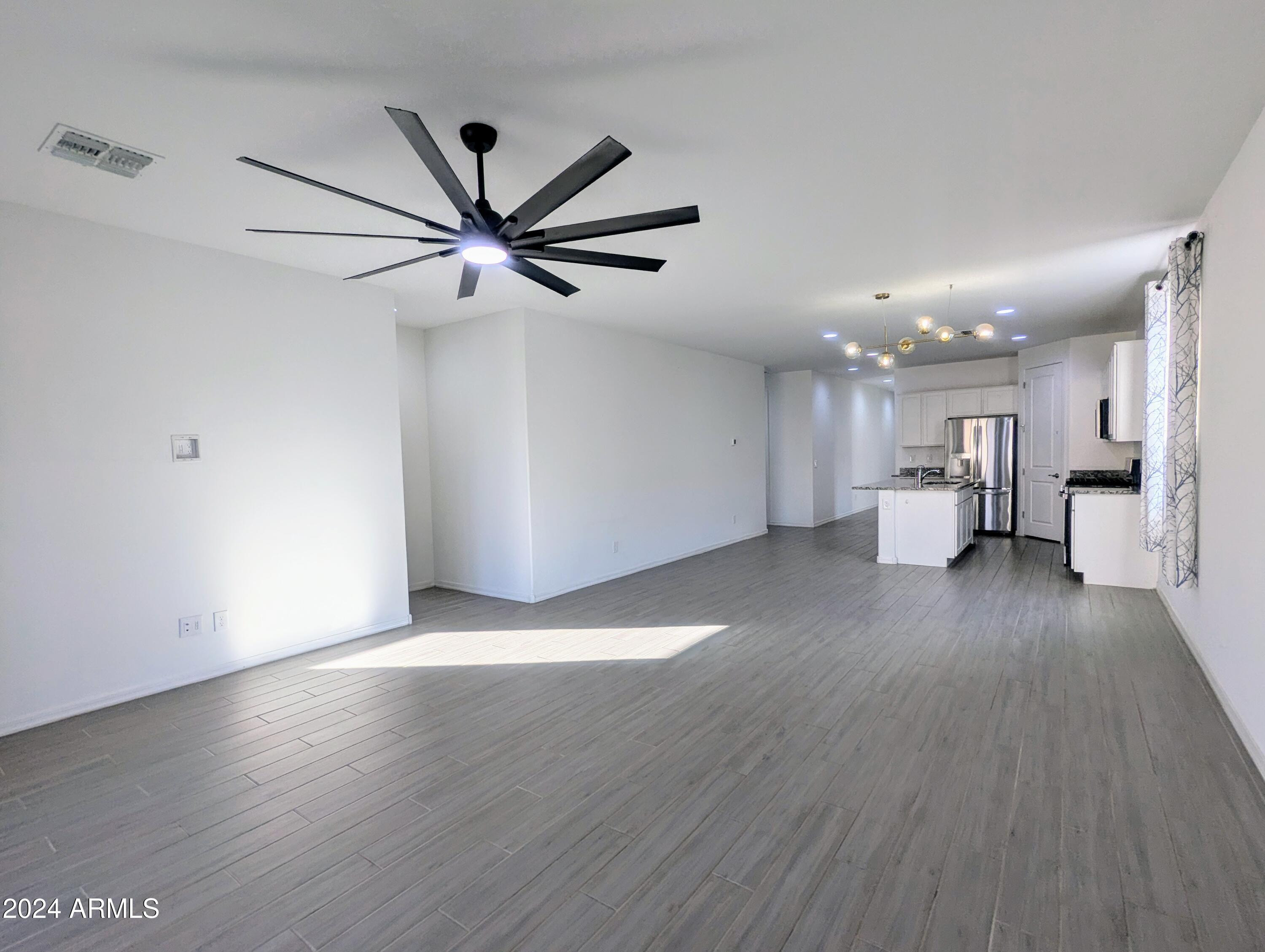 DESTINATION AT GATEWAY EAST PHASE 1 - Residential Lease