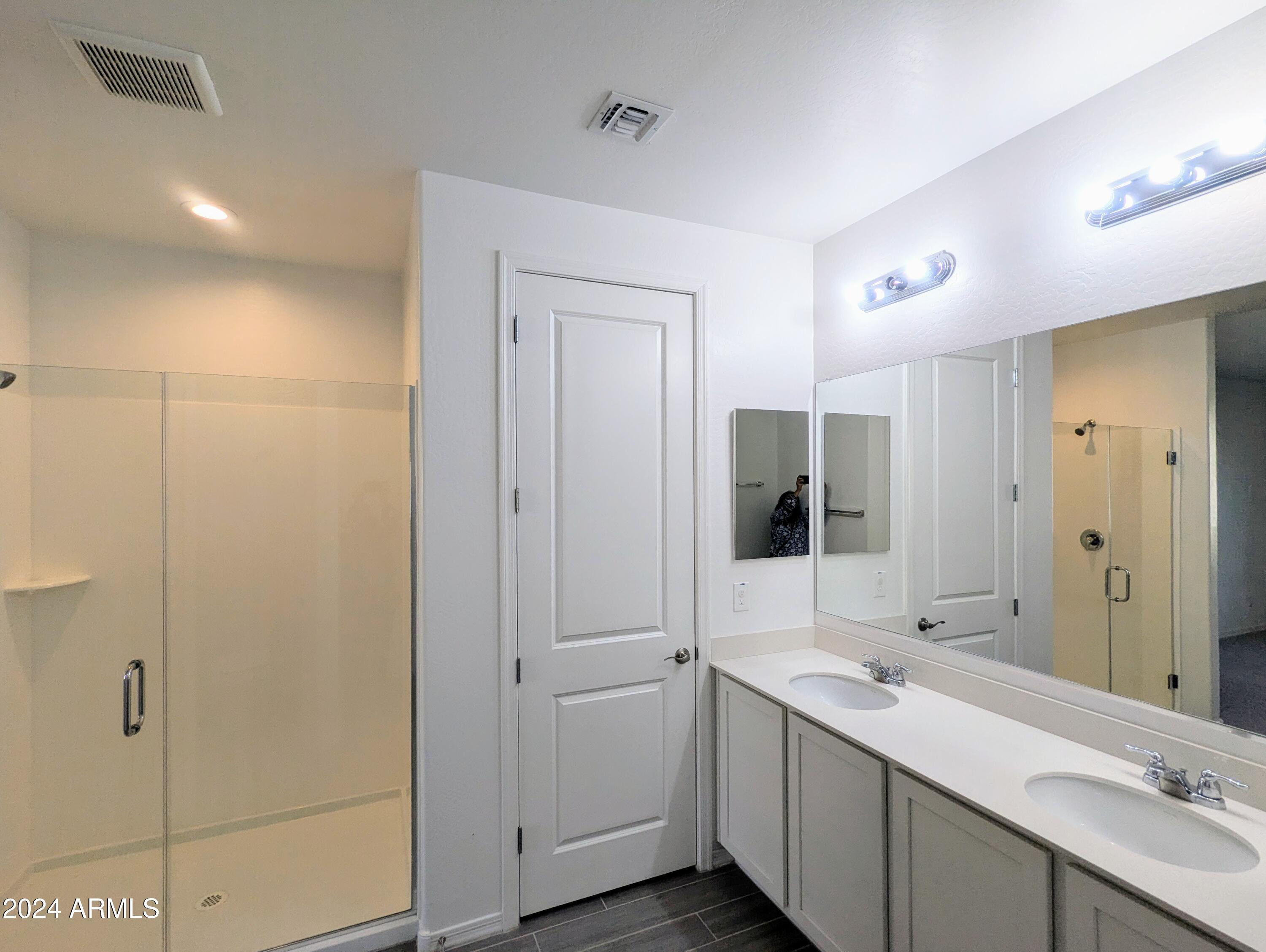 DESTINATION AT GATEWAY EAST PHASE 1 - Residential Lease
