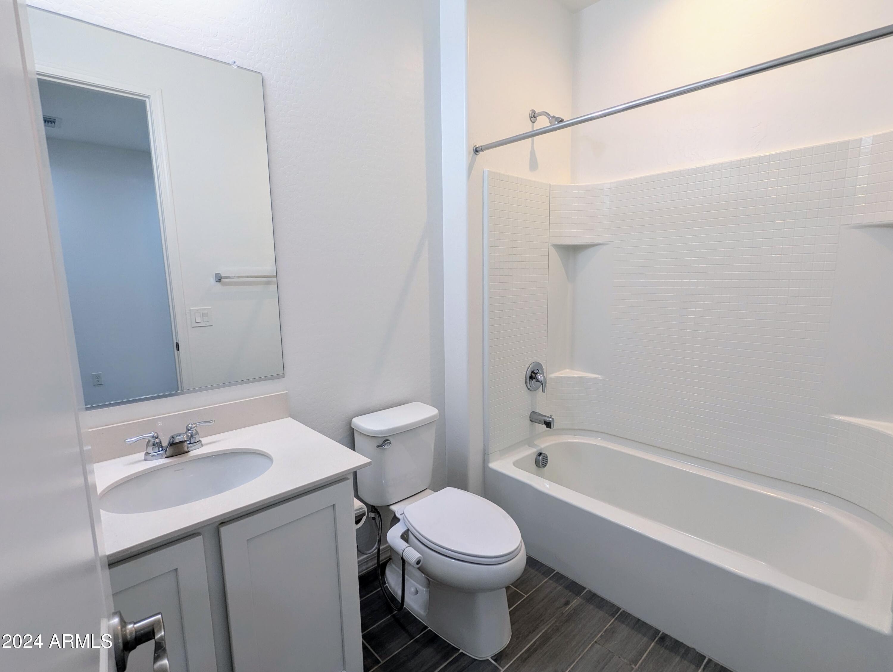 DESTINATION AT GATEWAY EAST PHASE 1 - Residential Lease