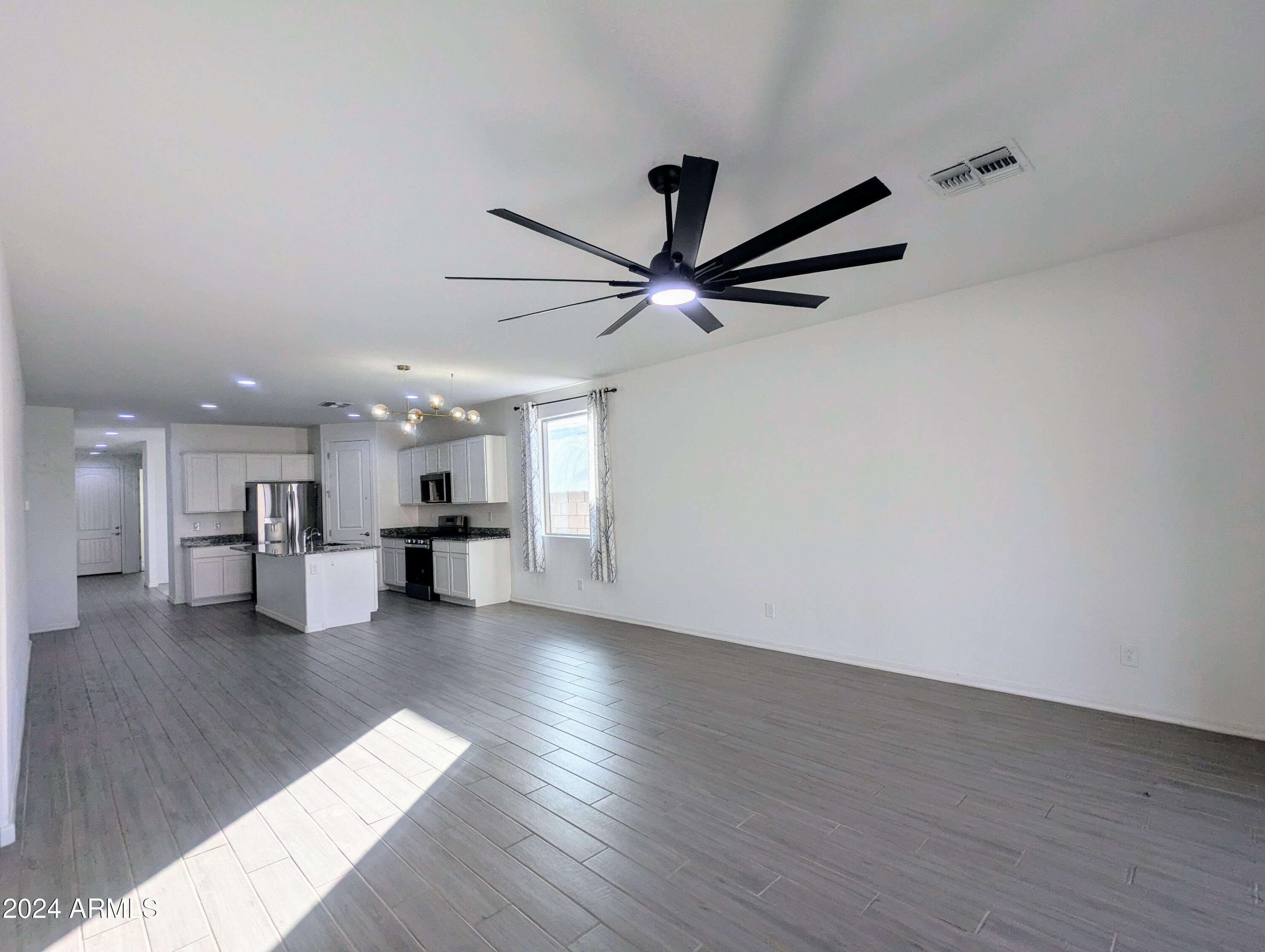 DESTINATION AT GATEWAY EAST PHASE 1 - Residential Lease