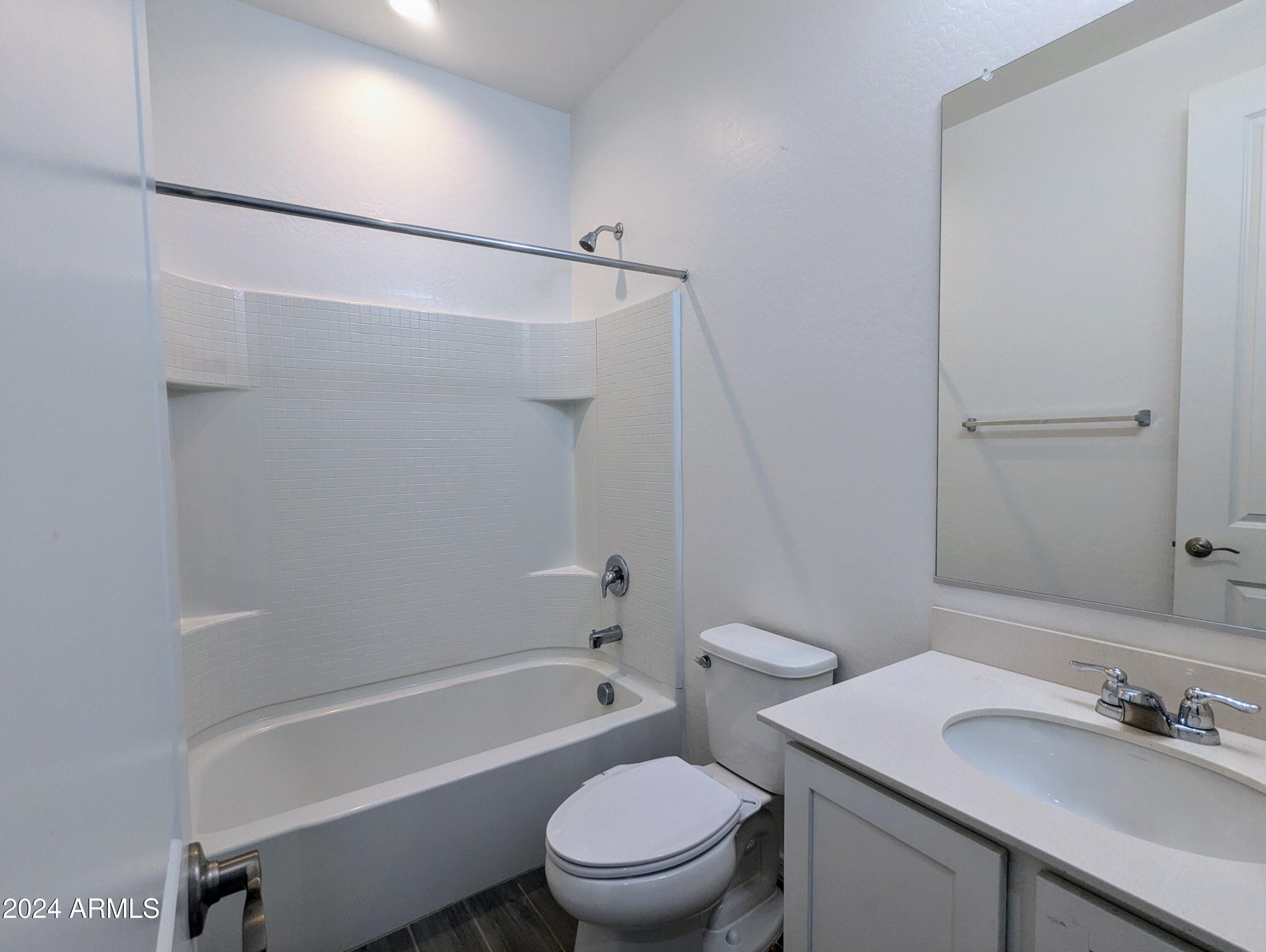 DESTINATION AT GATEWAY EAST PHASE 1 - Residential Lease
