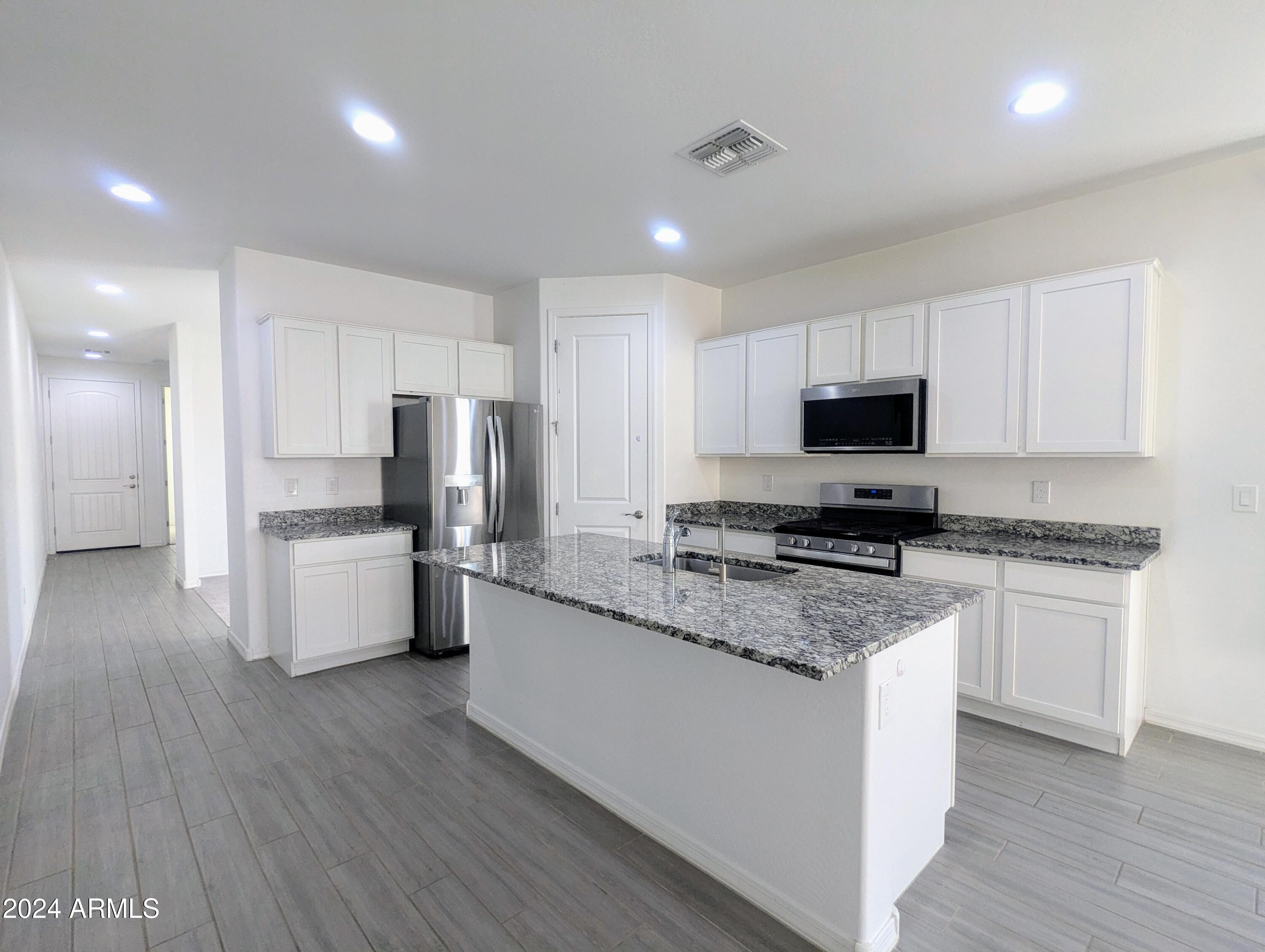 DESTINATION AT GATEWAY EAST PHASE 1 - Residential Lease