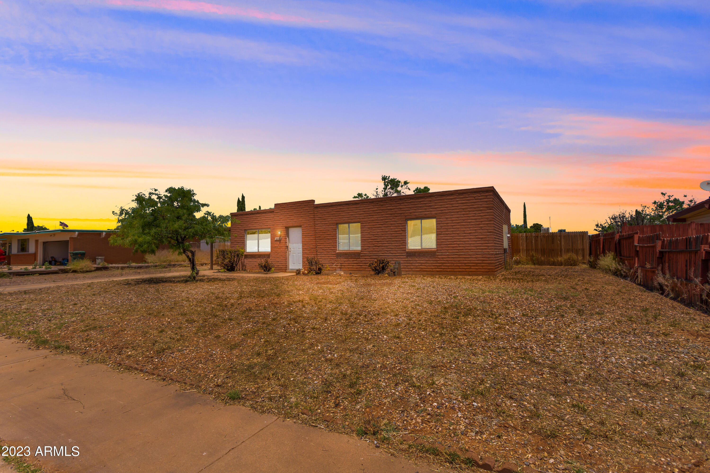 Check out this move in ready brick home with 3 bedroom 2 bath home just under 1200 sqft in the heart of town! Nice and bright kitchen with stainless steel appliances, and tile floors throughout!! Make your appointment to view this home today!!