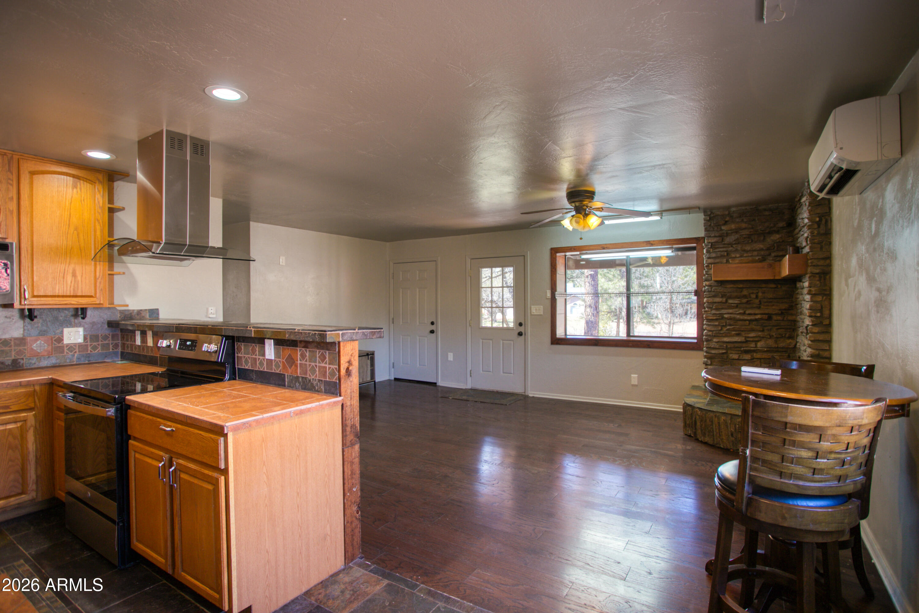 APACHE COVE AMD - Residential