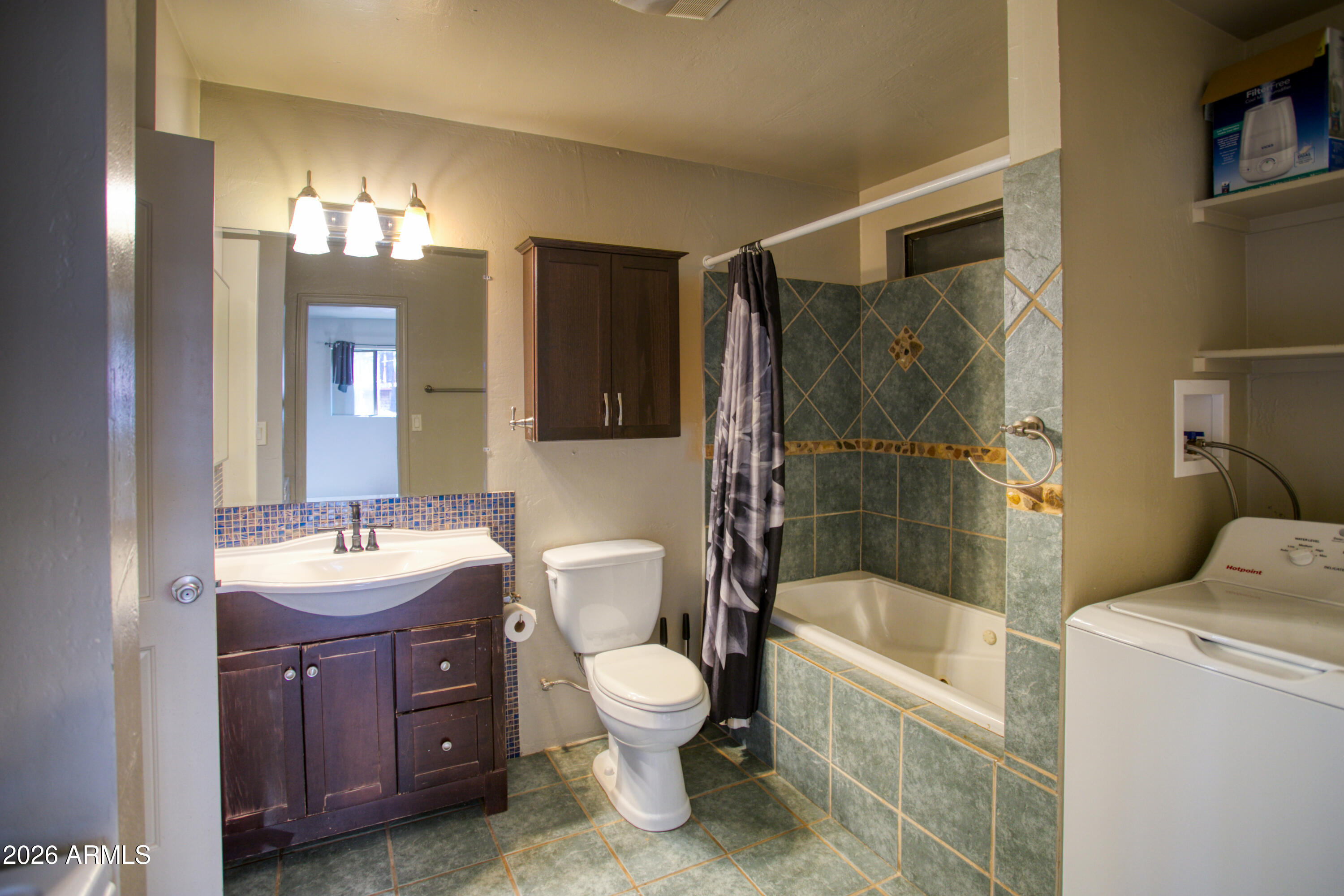 APACHE COVE AMD - Residential
