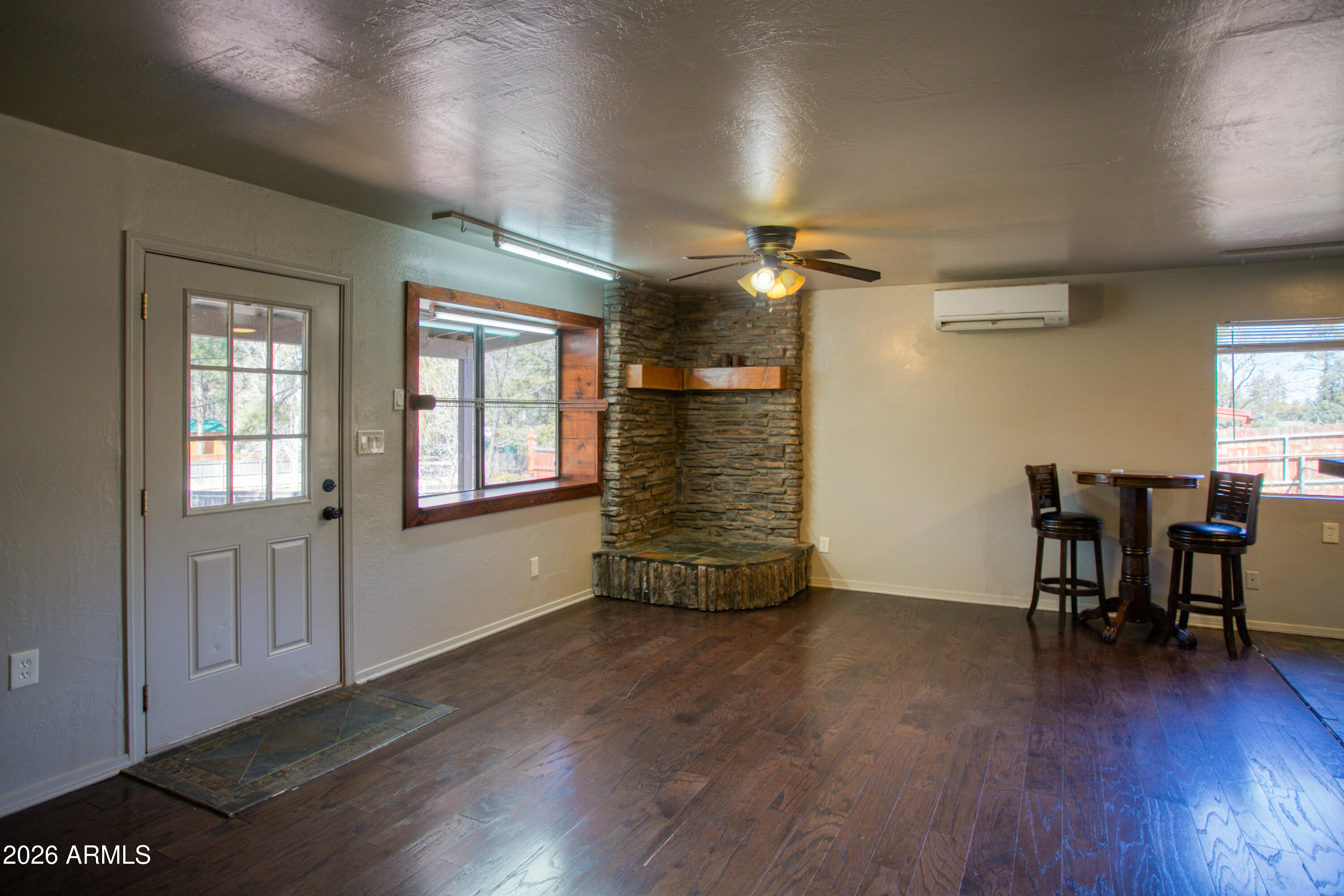 APACHE COVE AMD - Residential