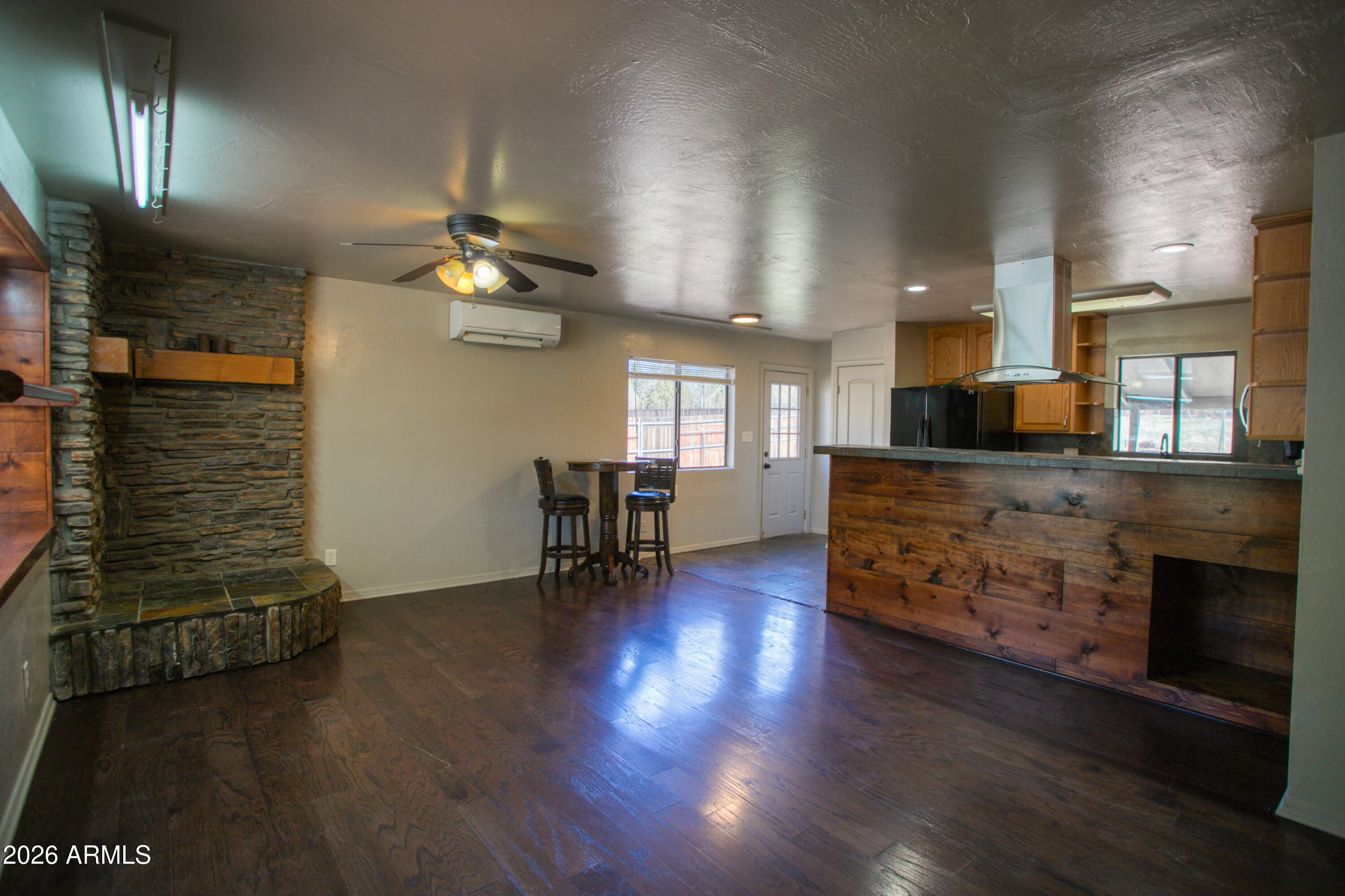 APACHE COVE AMD - Residential