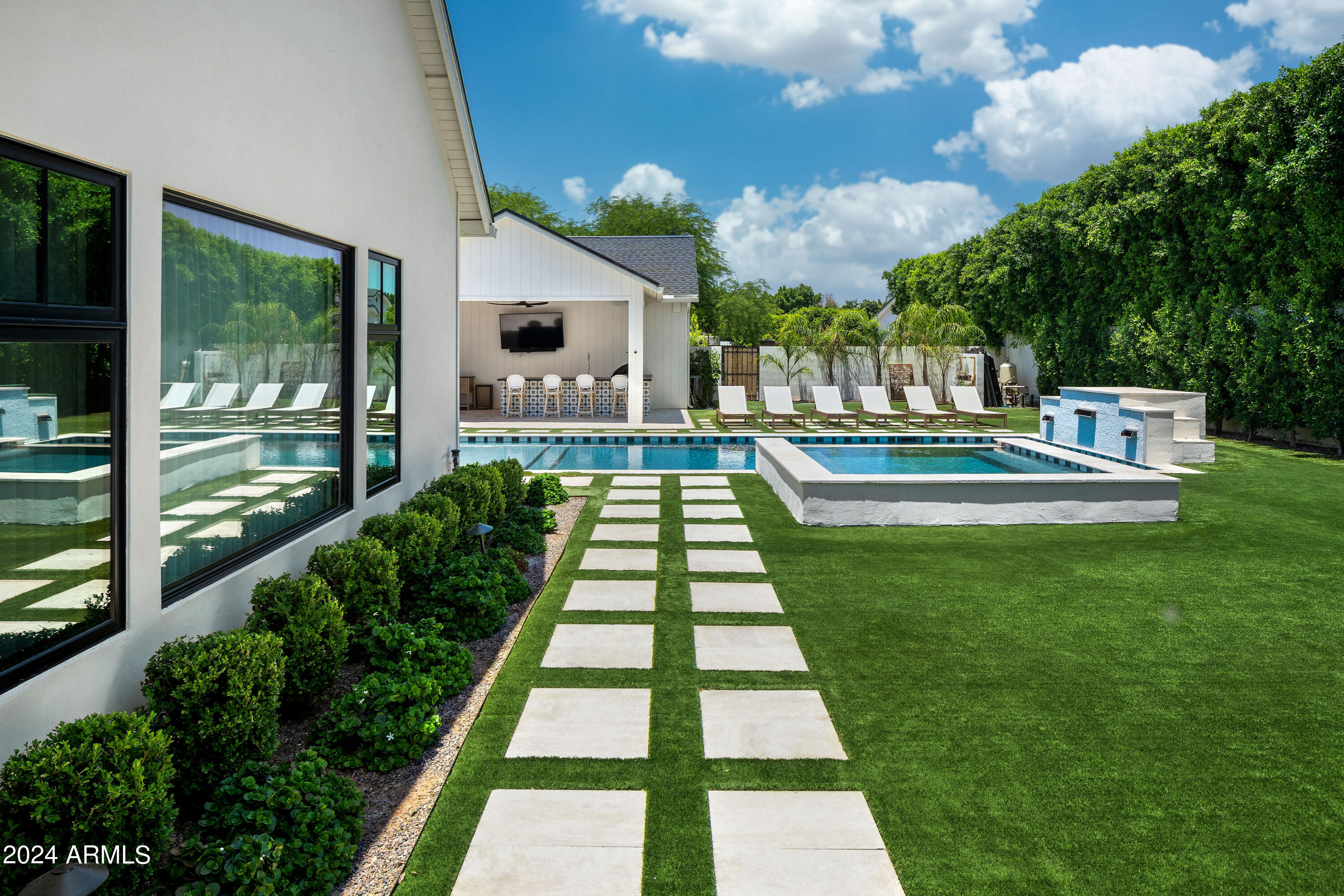 CASA DE CAMELBACK - Residential