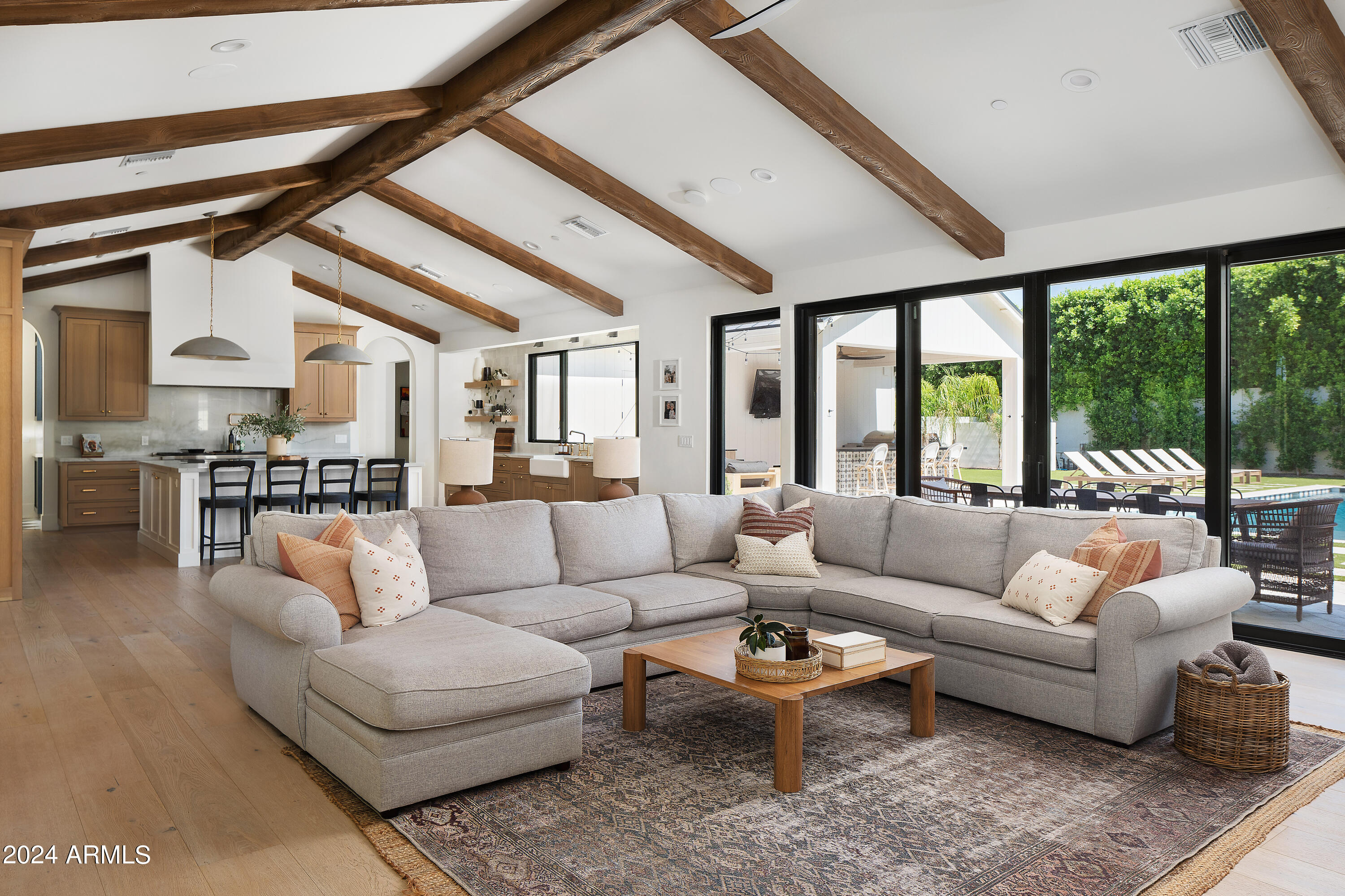 CASA DE CAMELBACK - Residential