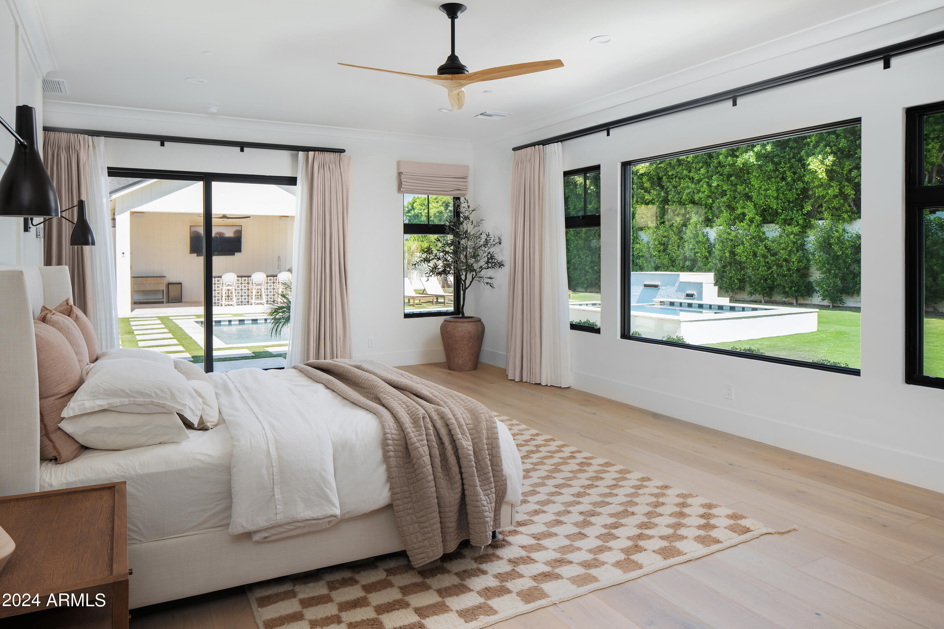 CASA DE CAMELBACK - Residential