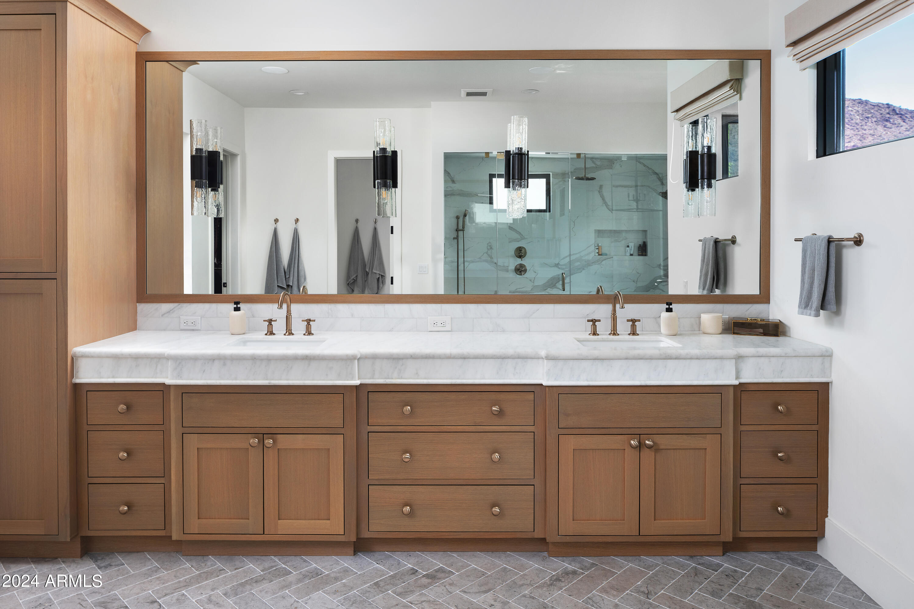 CASA DE CAMELBACK - Residential