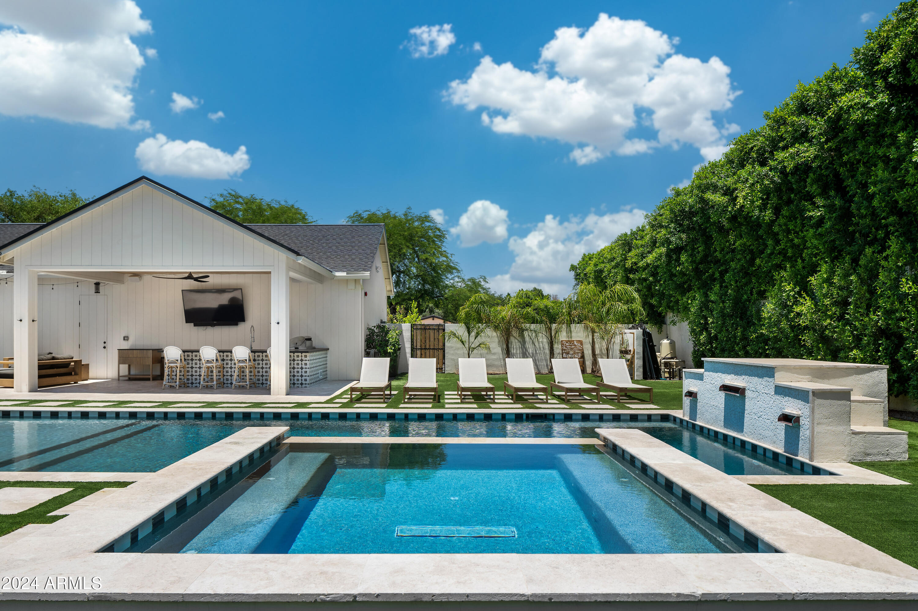 CASA DE CAMELBACK - Residential