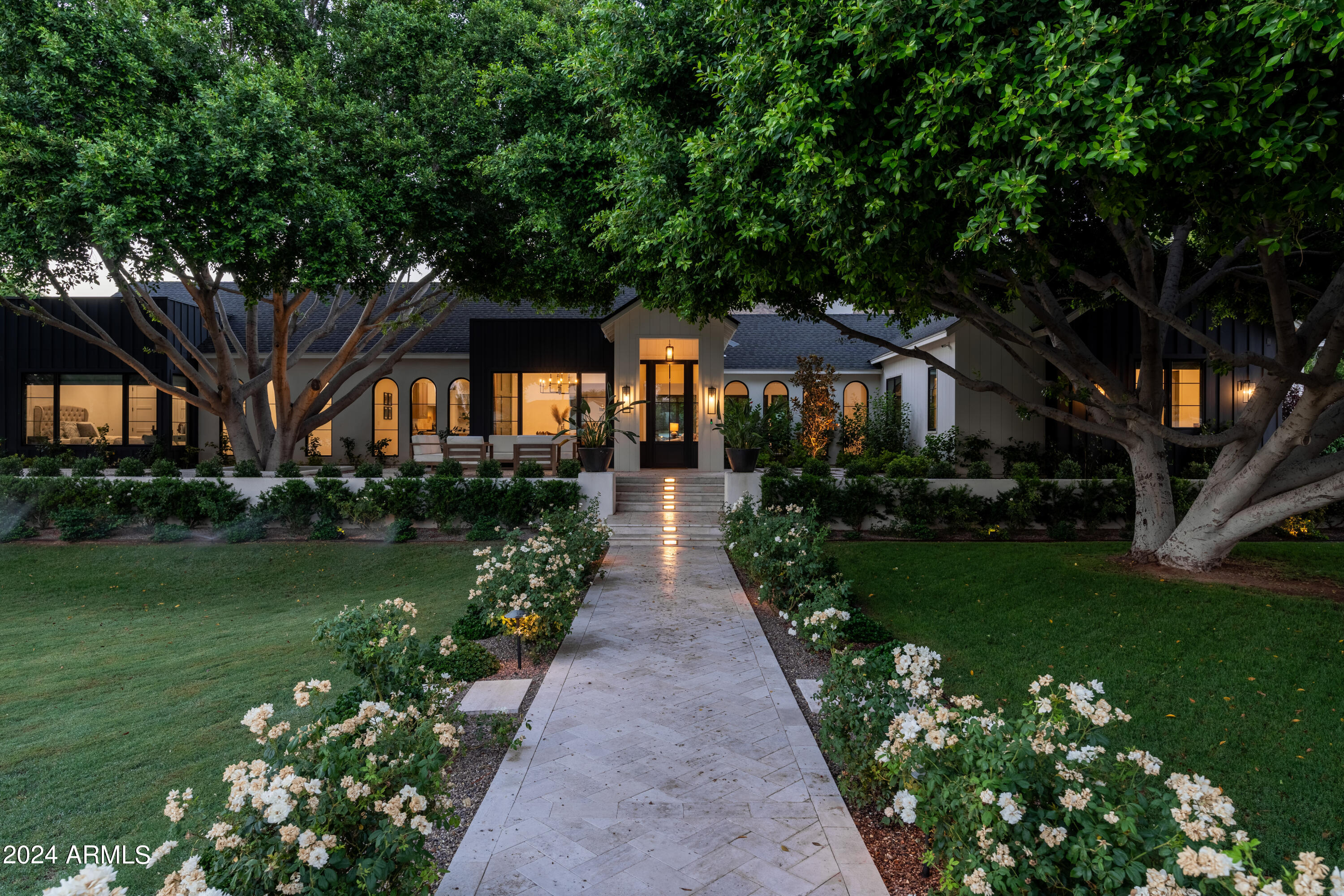 CASA DE CAMELBACK - Residential