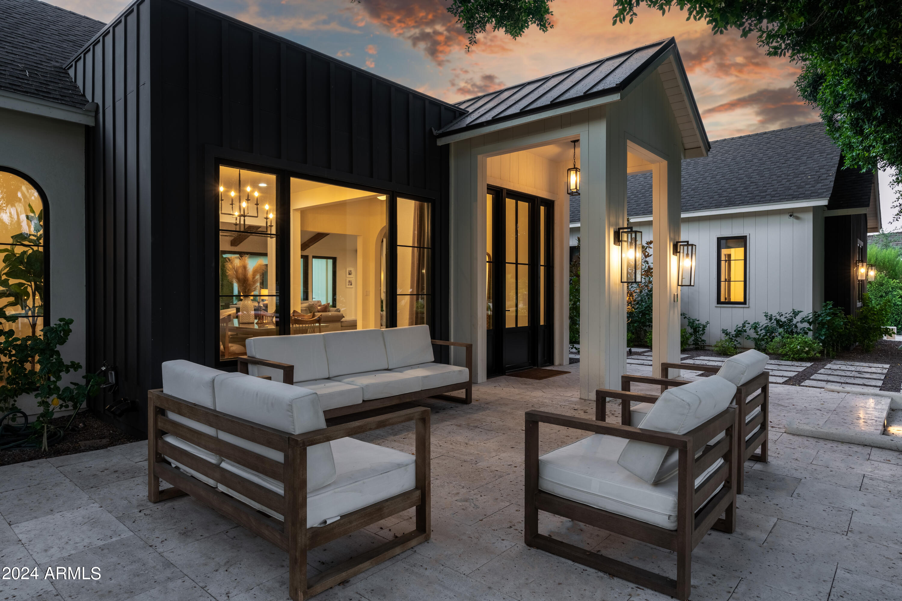 CASA DE CAMELBACK - Residential