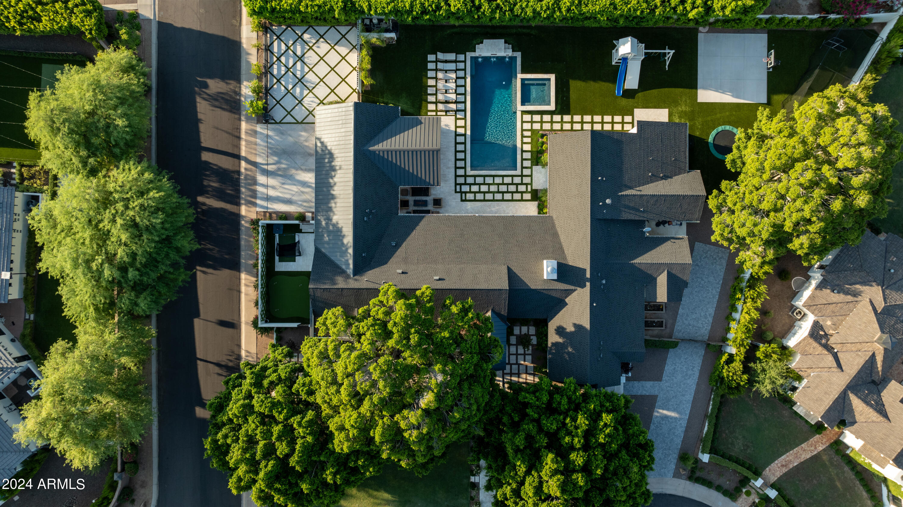 CASA DE CAMELBACK - Residential