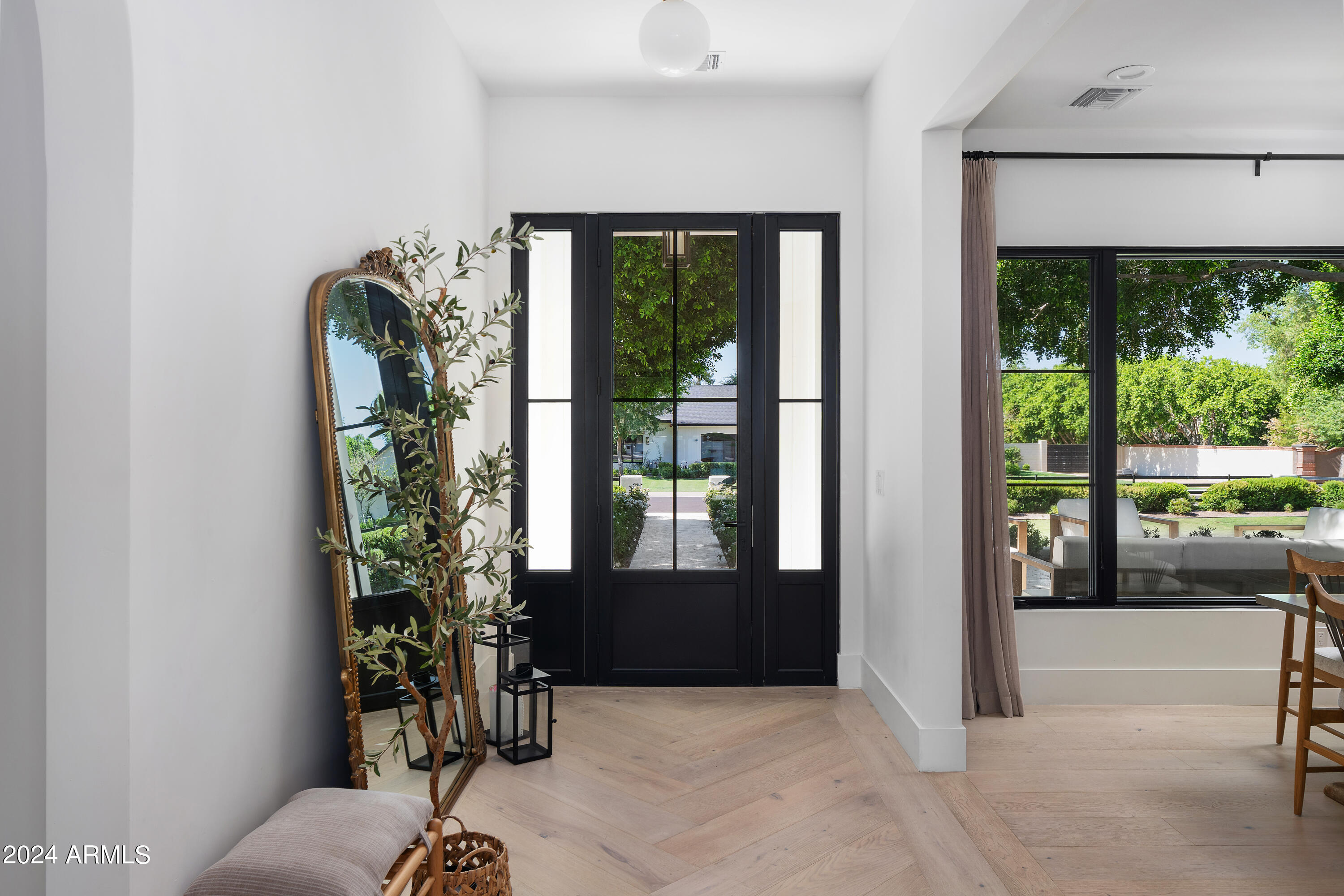 CASA DE CAMELBACK - Residential